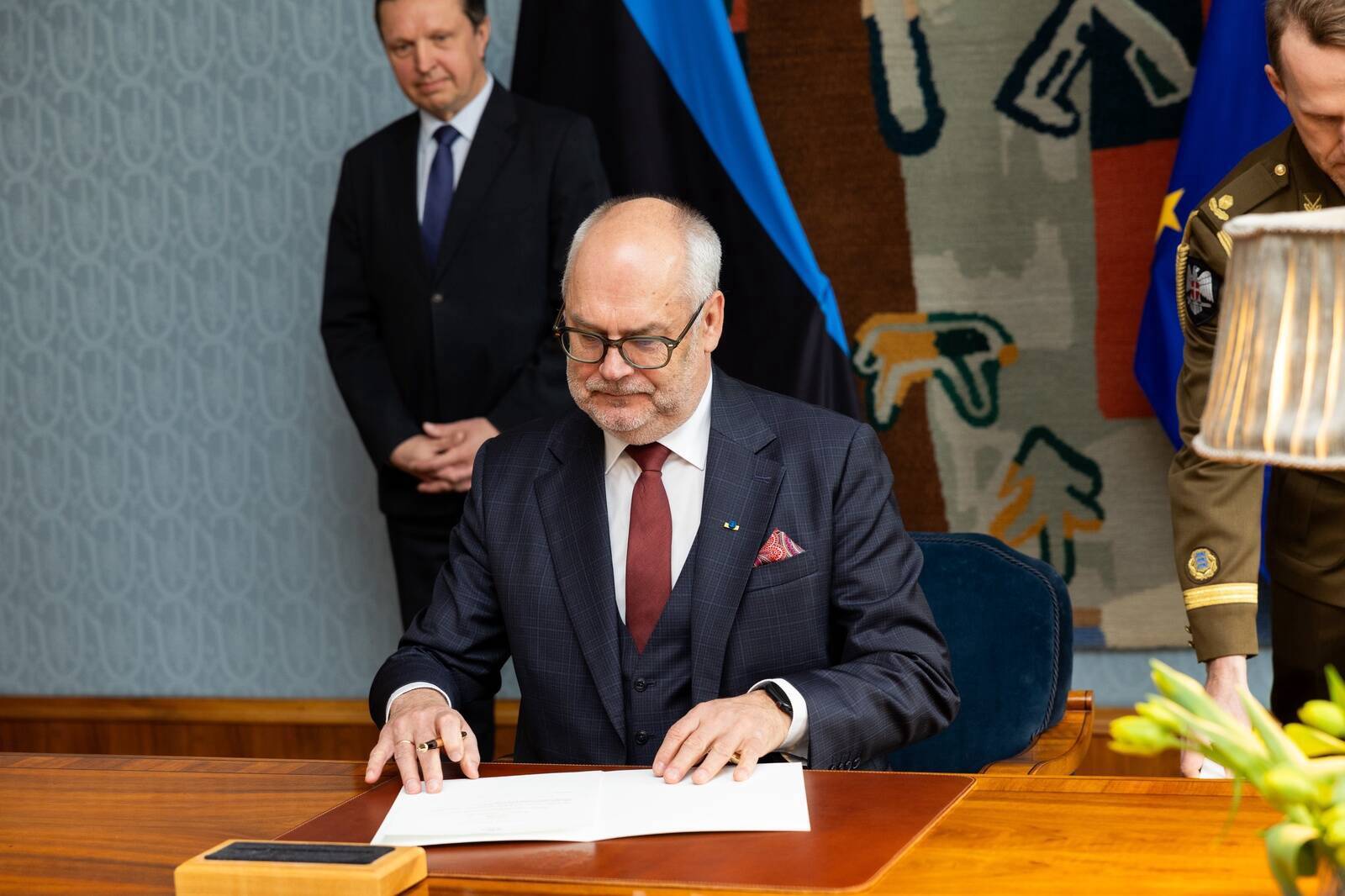 President Alar Karis andis heakskiidu seadustele, mis puudutavad finantsettevõtete kohustusi, e-arvete esitamist, elutähtsaid teenuseid ning taastuvenergia projektide rajamist.