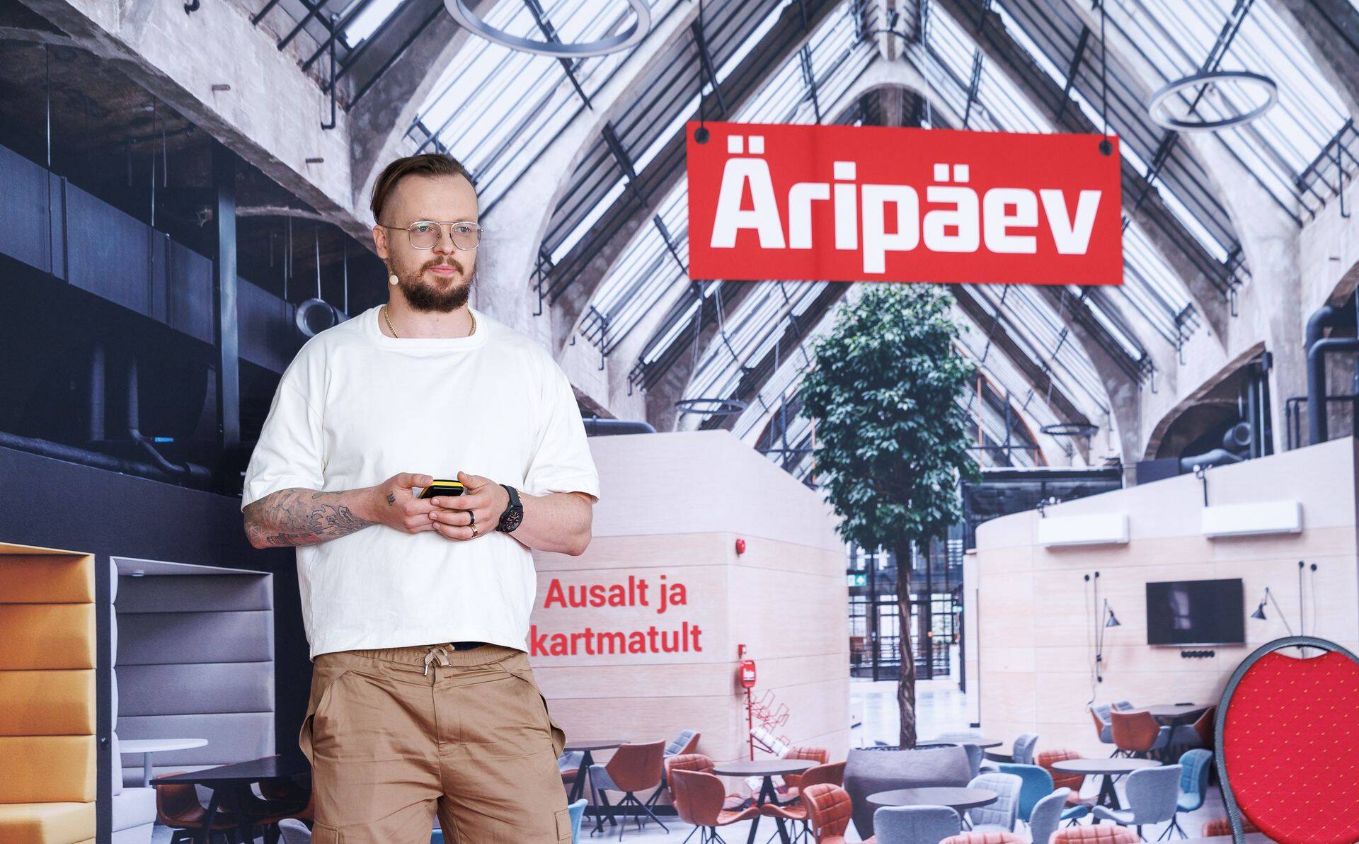 Juhtimiskoolitaja Mihkel Tammo pereettevõtjate konverentsil.