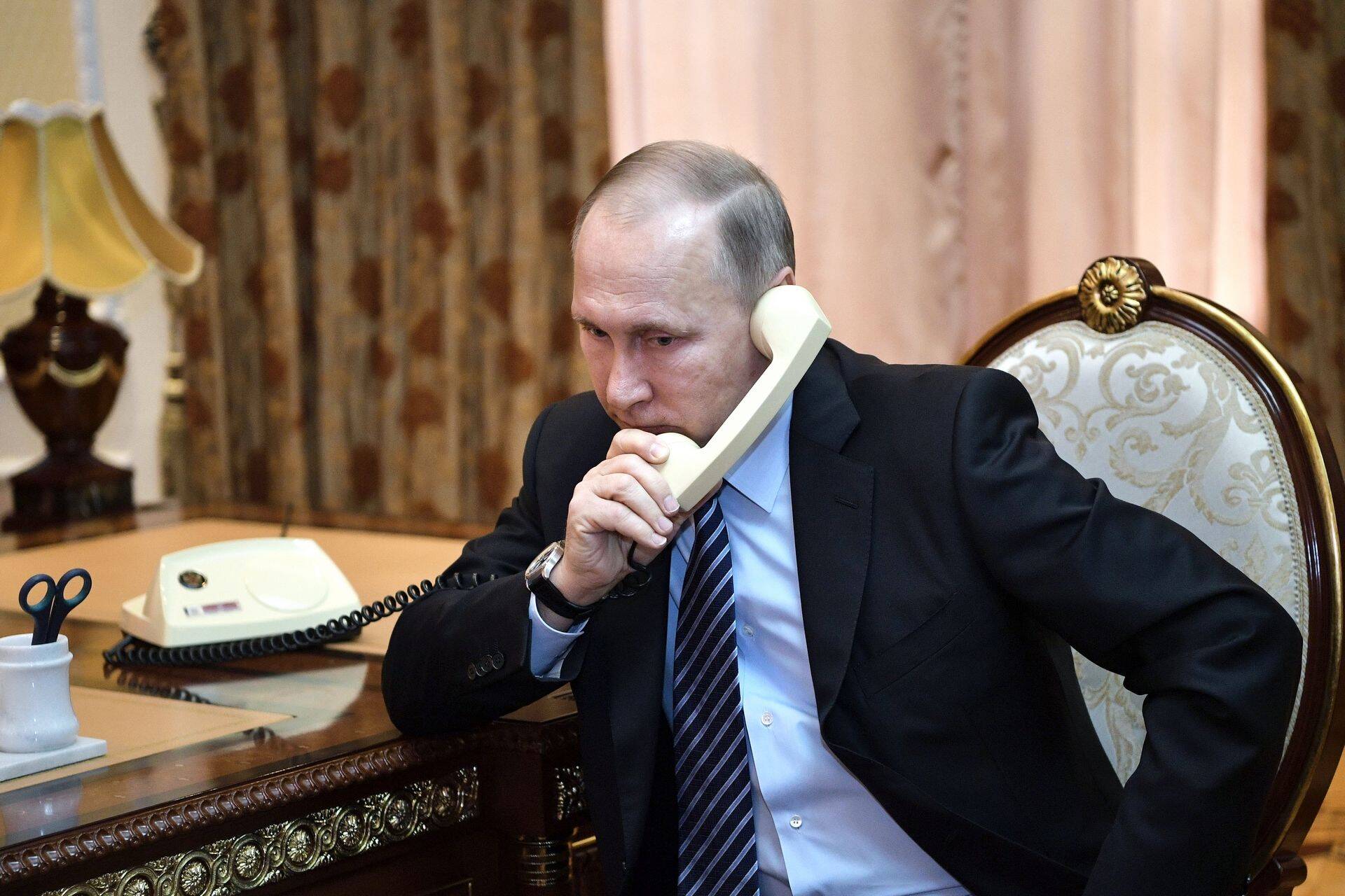Väidetavalt eelistab Venemaa president Vladimir Putin mobiiltelefoni mitte kasutada, sest see pole turvaline.