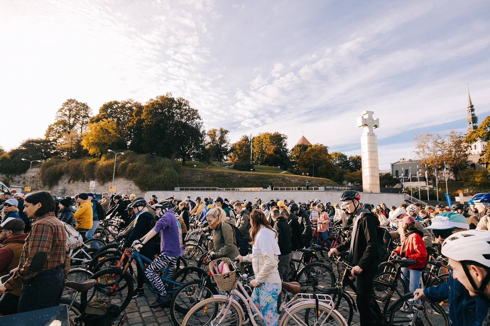 Tour d'ÖÖ Tallinn 76 start Vabaduse väljakul 2023. aasta sügisel.