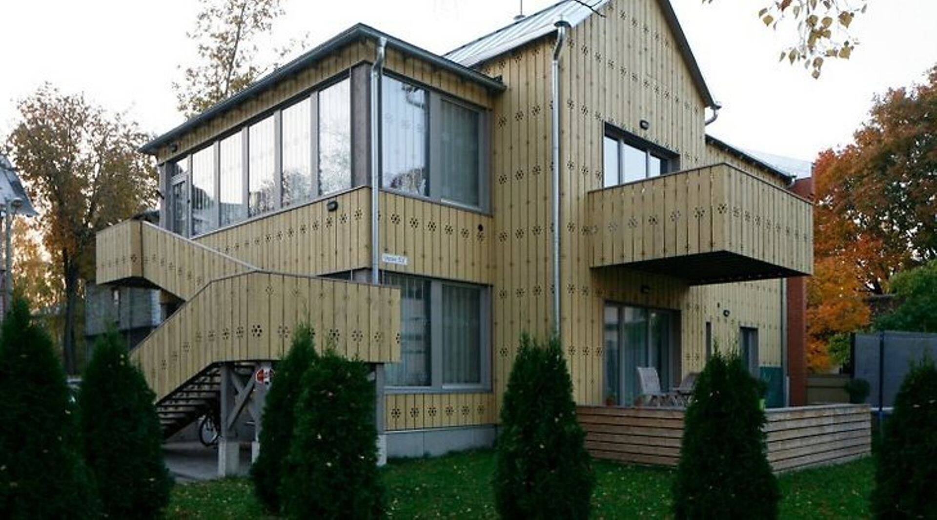 Aasta puitehitis 2015 traditsiooni tõlgendamise eriauhind — kortermajad Veski 53a ja 55a Tartus.