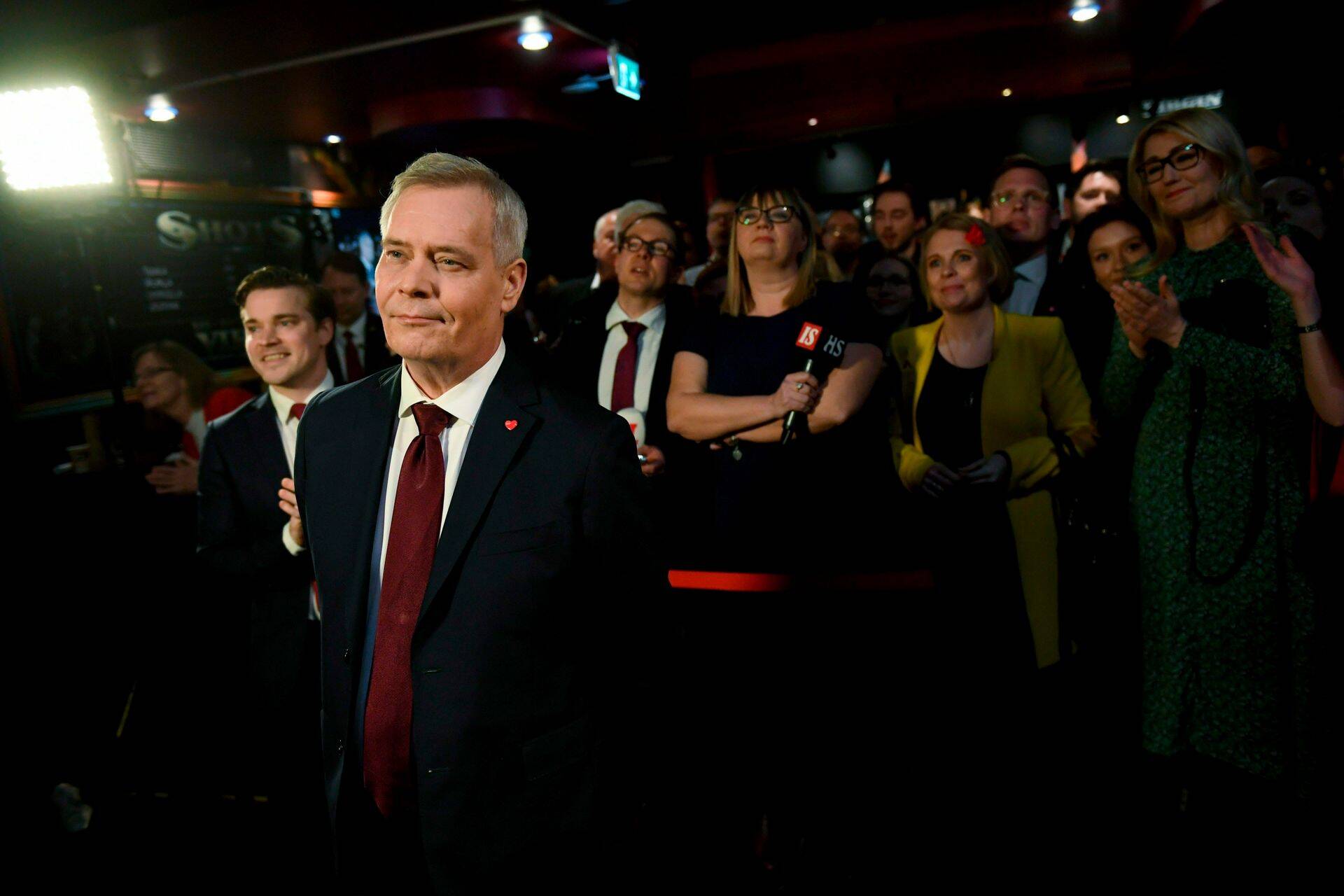 Soome Sotsiaaldemokraatliku Erakonna esimees Antti Rinne (esiplaanil) võib tunda rahulolu – parlamendivalimistel saavutati esialgsete tulemuste järgi 1. koht ja Eduskunta uuest koosseisust 40 kohta kuulub neile.