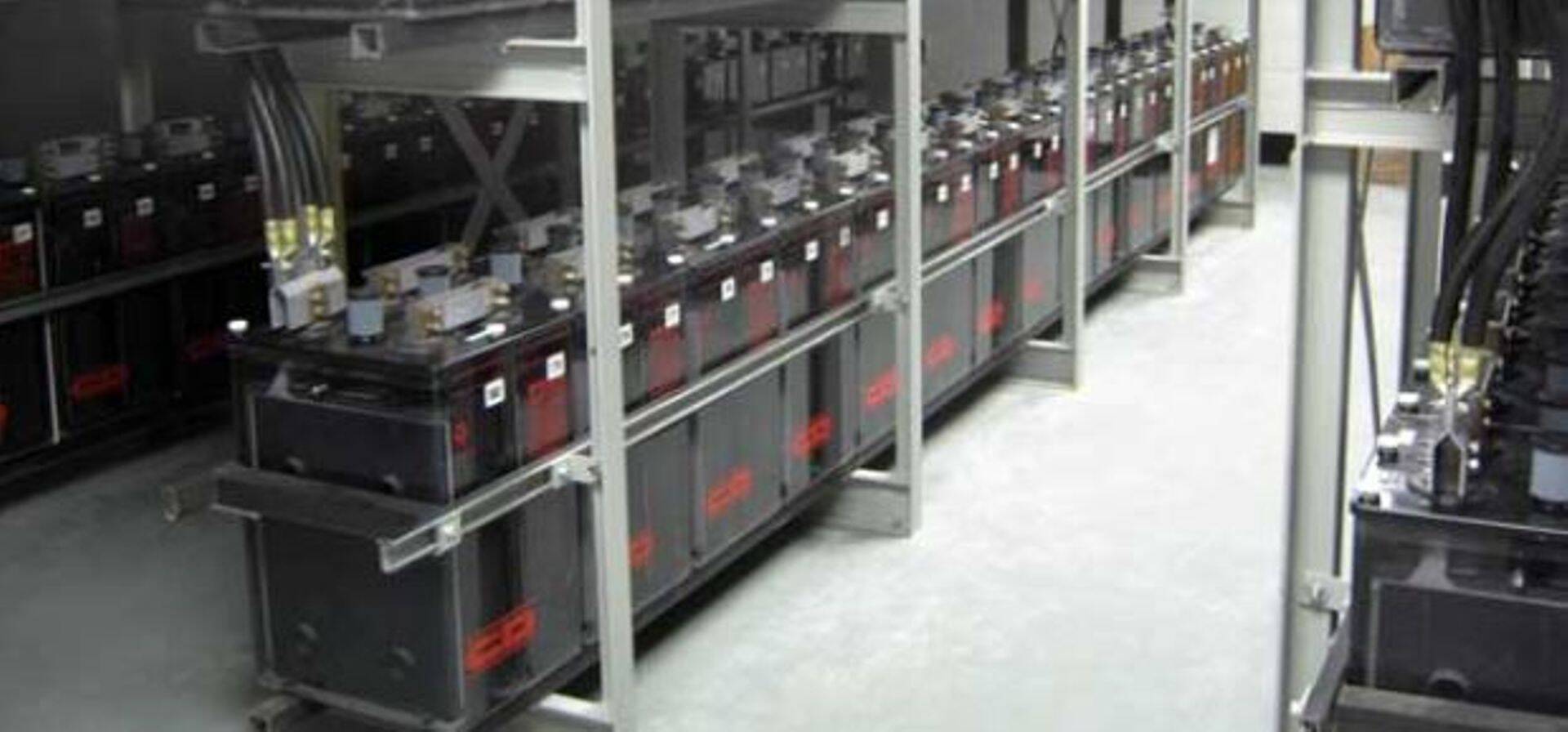 Elektrienergiat salvestavad UPSid tagavad, et serverid töötaks teatud aja ka voolukatkestuste puhul.