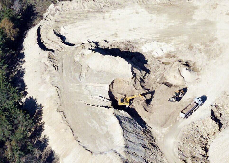 Laadimine lubjakivikarjääris (Foto: Maa-amet).