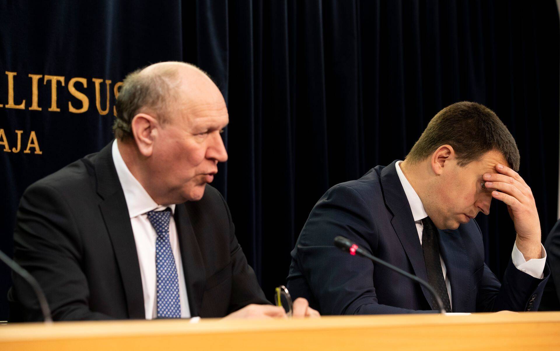 Министр внутренних дел Март Хельме (слева) и премьер-министр Юри Ратас