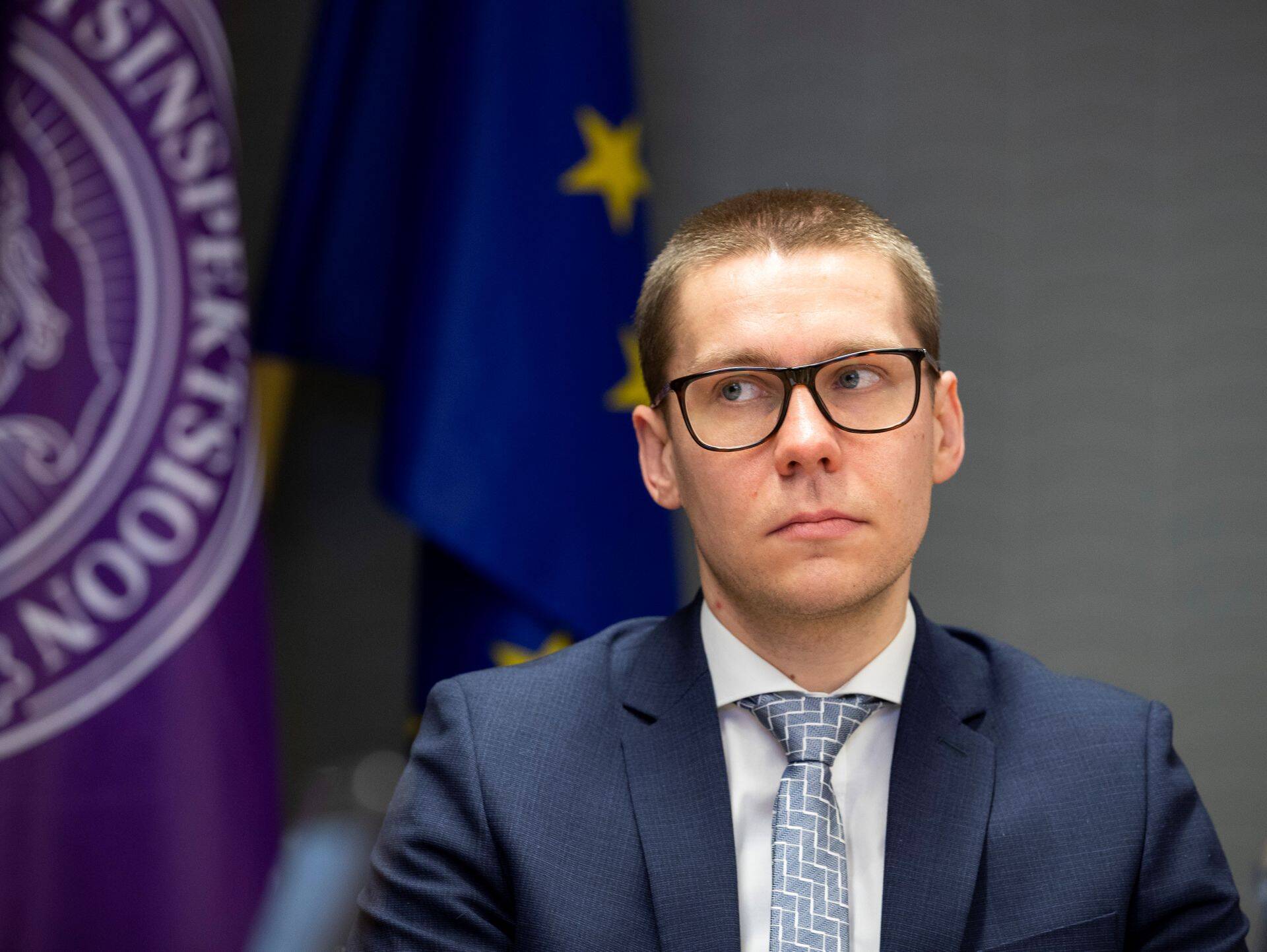 Rahapesu andmebüroo juht Matis Mäeker leiab, et krediidiasutuste varem tehtud töö kliendiportfellide korrastamisel on üks põhjus, miks siin kehtestatakse vähem sanktsioone kui teistes riikides.
