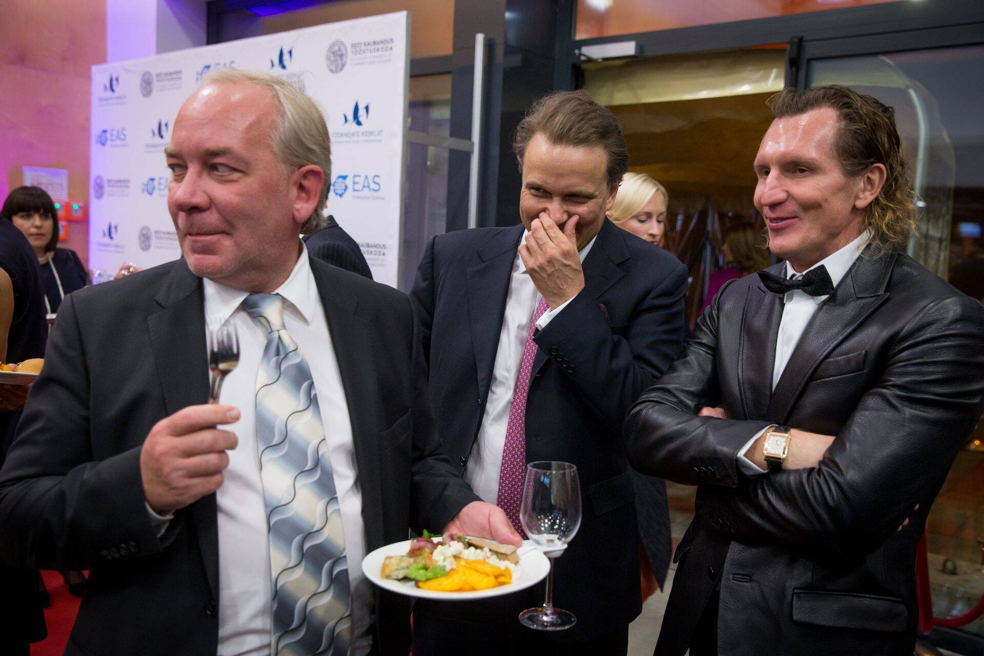 Endine Versobanki juht Riho Rasmann ning ettevõtjad Indrek Rahumaa ja Aivar Aigro.