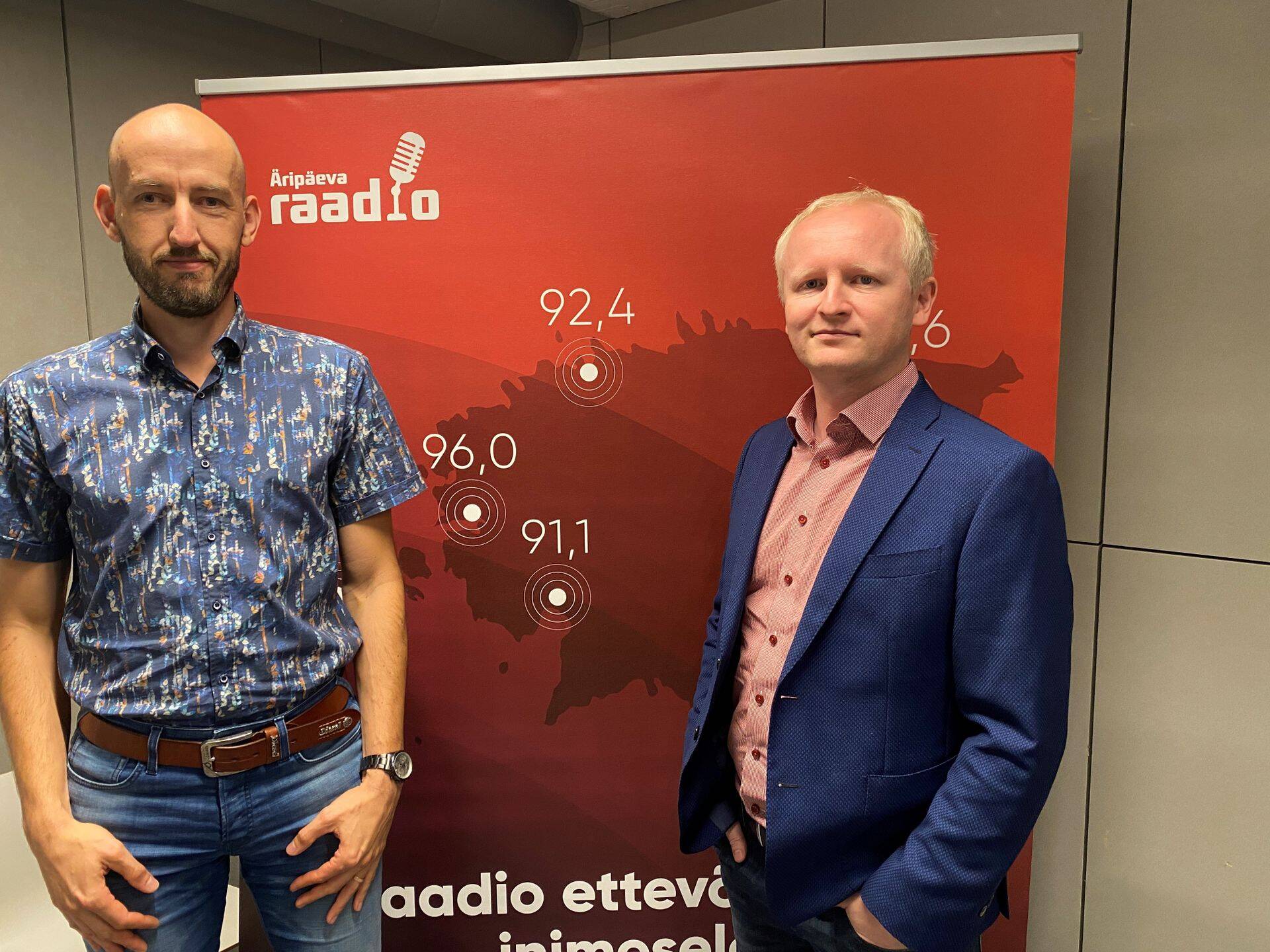 Schneider Electricu müügiinsener Kaupo Kork (vasakul) ja müügidirektor Miko Siilivask.