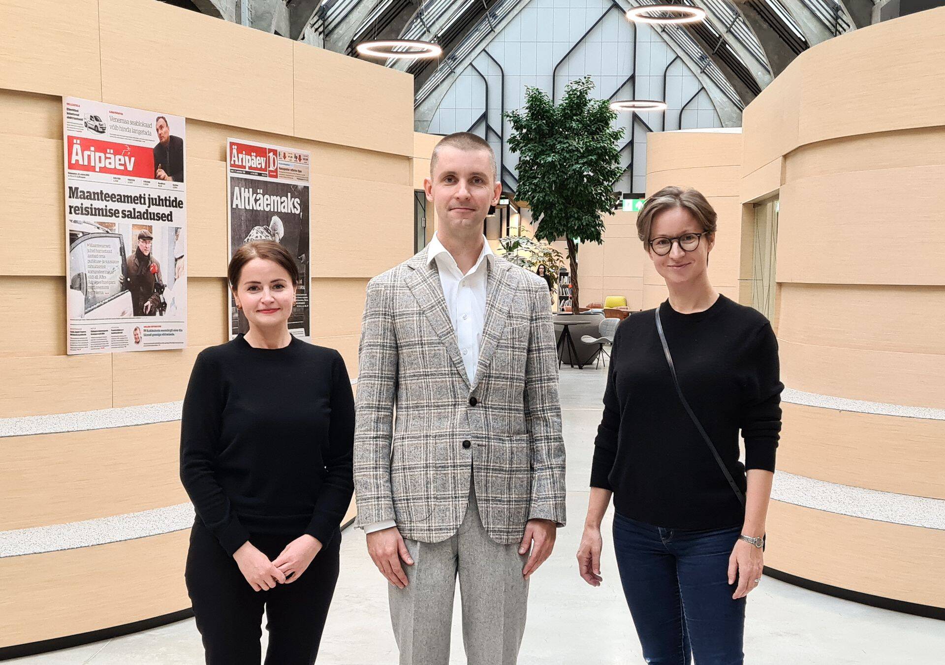 Rimi Eesti Food e‑kaubanduse formaadijuht Helen Lednei, saatejuht Art Lukas ja Wolti Baltikumi juht Liis Ristal.