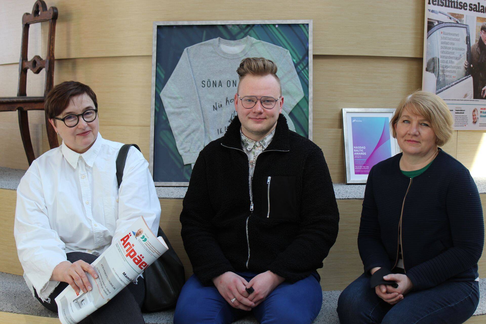 Saatekülalised Tallinna Majanduskooli õigusainete õppejõud Hille Raud (vasakul), administratiivtöö õppetooli juhataja Fredy Bogomolov ja arendusspetsialist Elen Raudsepp.