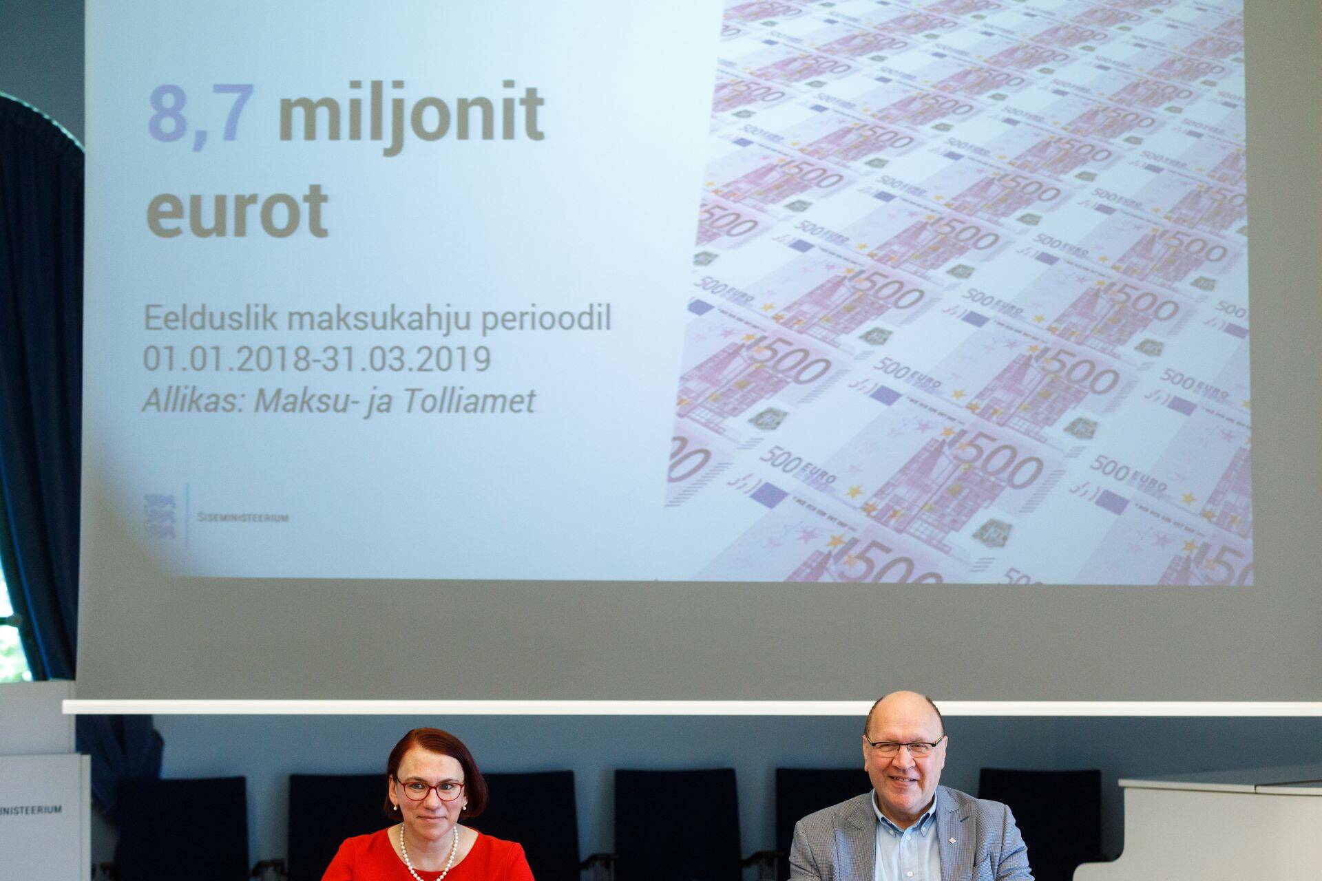 Siseministeeriumis toimunud pressibriifingul tutvustasid siseminister Mart Helme ning kodakondsus- ja rändepoliitika osakonna juhataja Ruth Annus välismaalaste seaduses ja välismaalaste lühiajalise Eestis töötamise korras kavandatavaid muudatusi, mis tööandjate hinnangul on tehtud kiirustades ja võiksid olla mõjusad ka leebemal kujul.