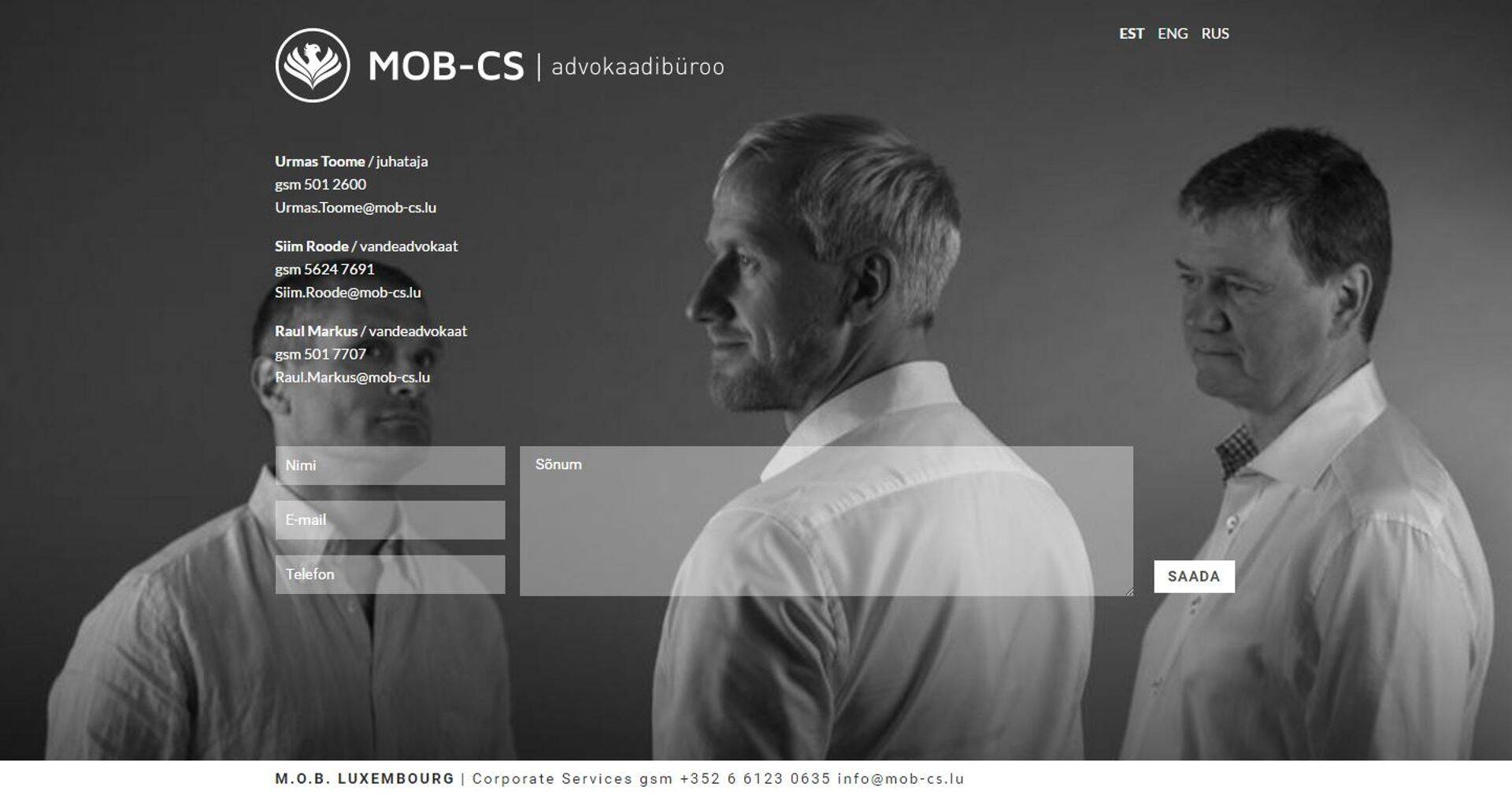 Raul Markus (paremalt), Urmas Toome ja Siim Roode reklaamivad internetis oma Luksemburgi advokaadibürood MOB-CS. Meestel on samanimeline büroo ka Eestis. MOB-CS jooksis läbi "Pealtnägija" kajastatud loost Panama paberitest.