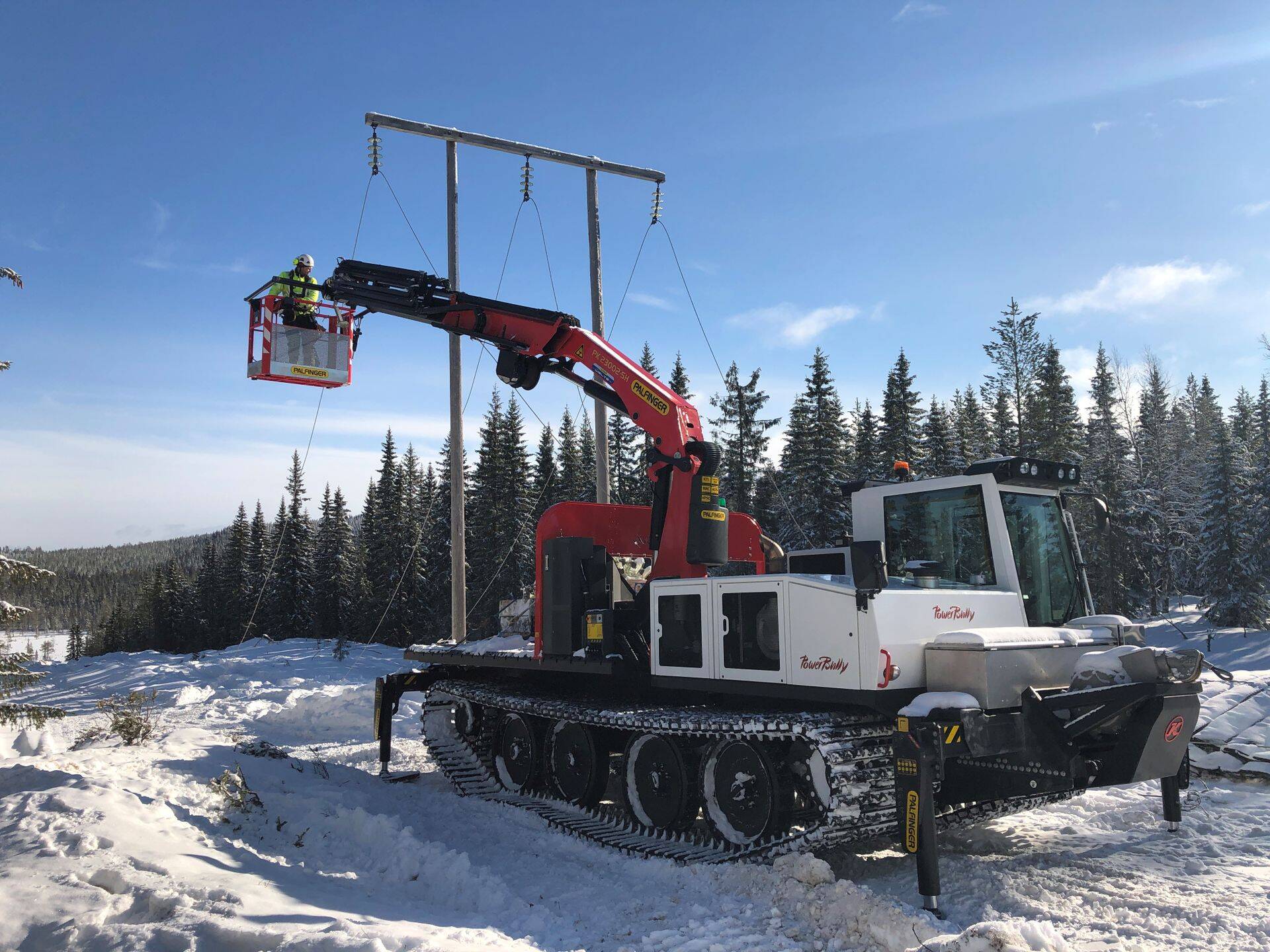See on kasutusel kõikjal maailmas, muu hulgas elektri- ja telefonikaablite paigaldamisel ja hooldamisel. (Allikas: Kässbohrer Geländefahrzeug AG)