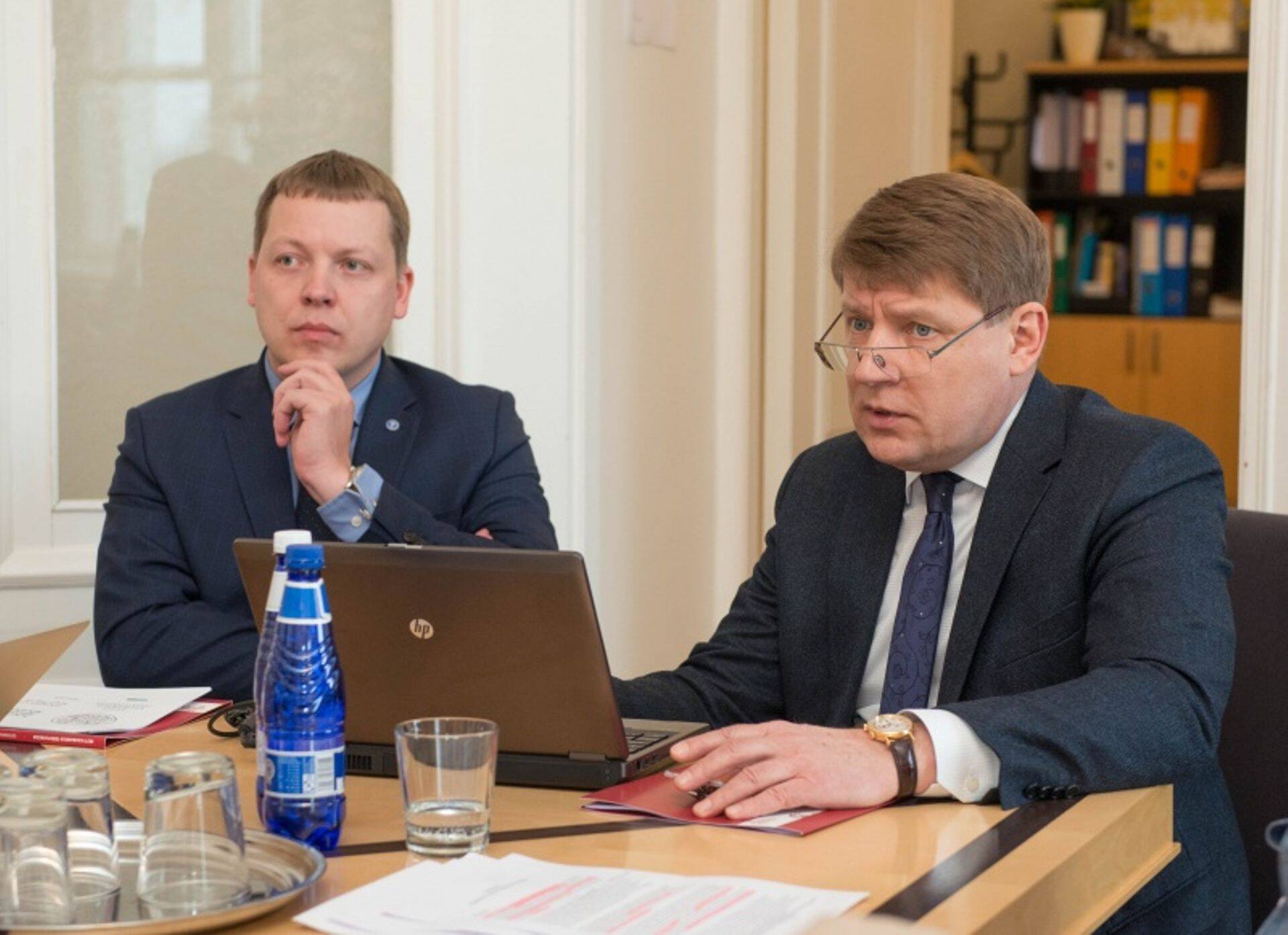 Kaubanduskoja peadirektor Mait Palts (vasakul) ja president Toomas Luman arutlesid maksukeskkonna üle
