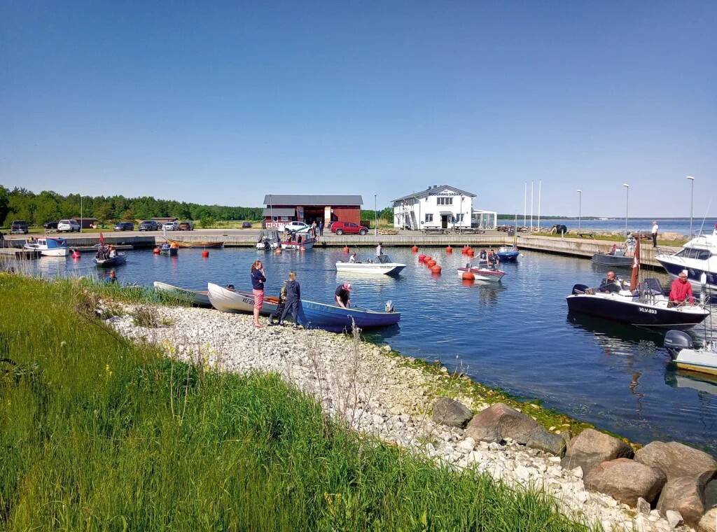 Südasuvine Roograhu sadam ja hotellikompleks.