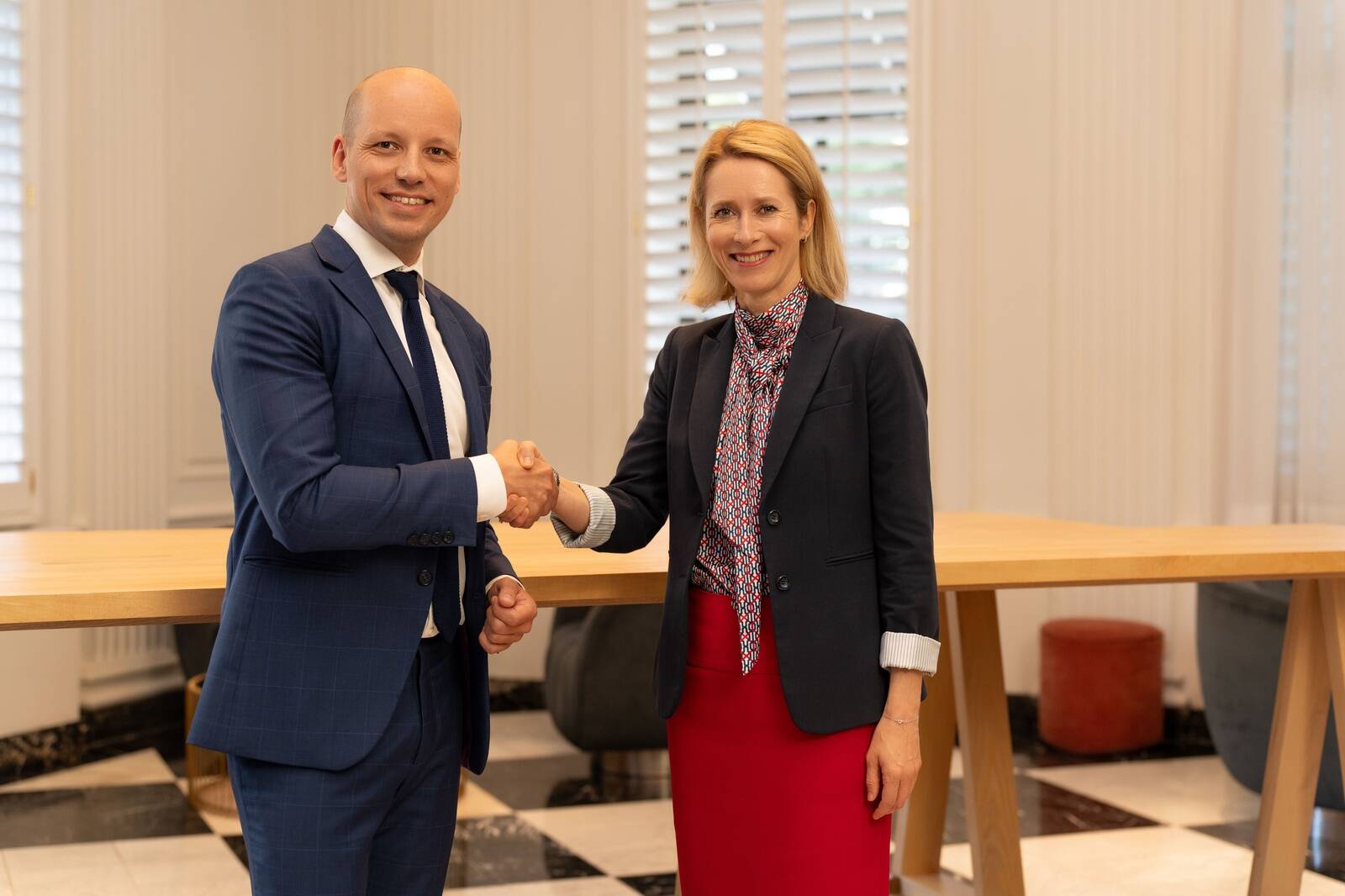 Helsingi kaasasutaja ja -tegevjuht Dr. Gundbert Scherf ja Eesti peaminister Kaja Kallas.