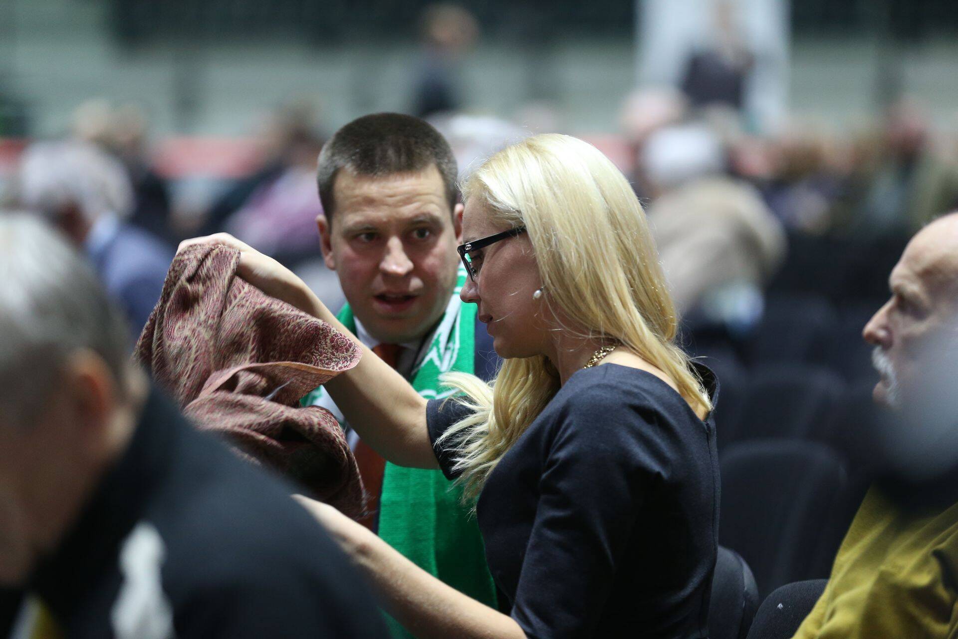 2011. aastal esimehe valimistel alla jäänud Jüri Ratas toetas valimistel SImsonit.