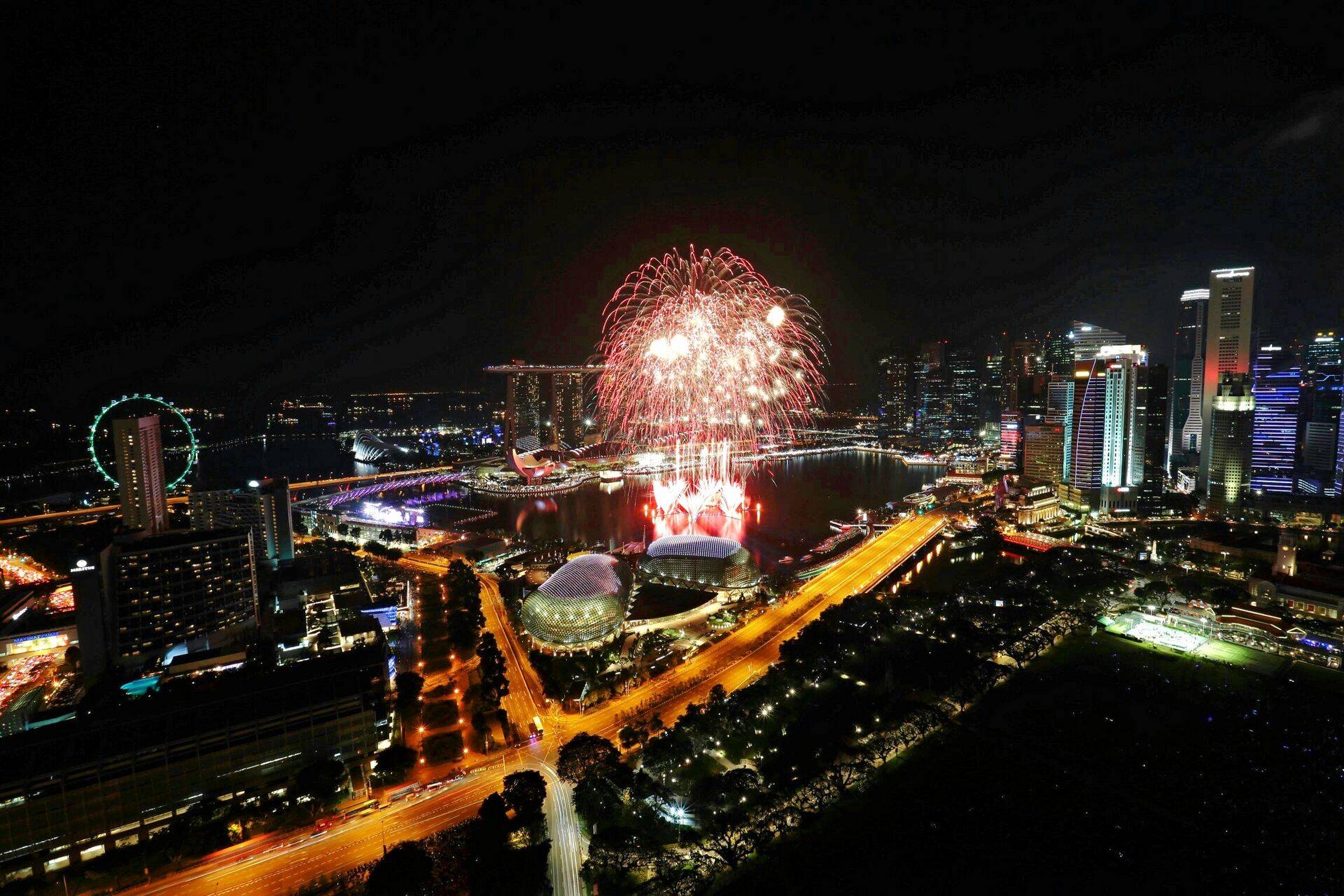 2018. aasta vastu võtmine Singapuris Marina Bays. Aasta tõotab tulla hea nii riigi kui selle kodanike rahakotile.