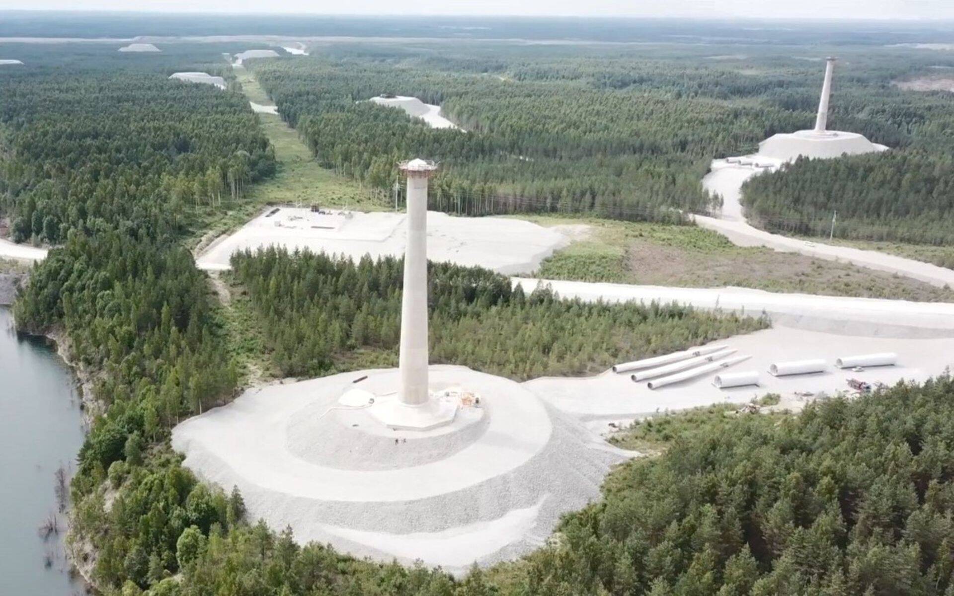 Aidu tuuleparki püstitatud tuulikute konstruktsioonid.