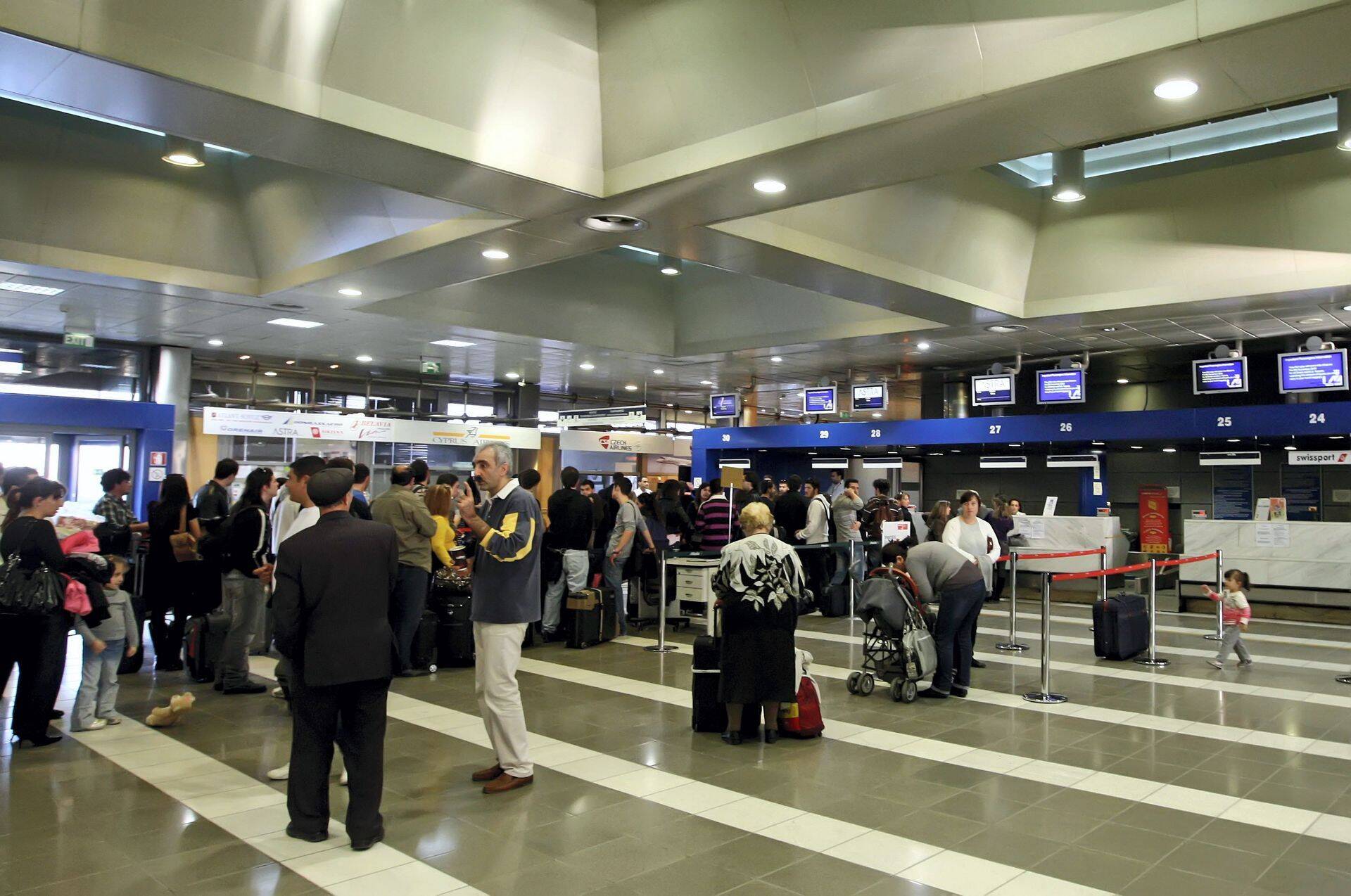 Turistid Kreekas Thessaloniki lennujaamas