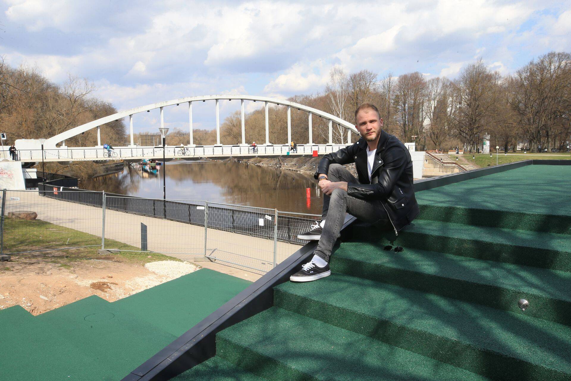 Karl Astok avaldas heameelt, et nüüd on Tartus jõe ääres neil kümneks aastaks kindel koht olemas ja saab Väikese Kuuba kokteilibaariga julgelt edasi liikuda.