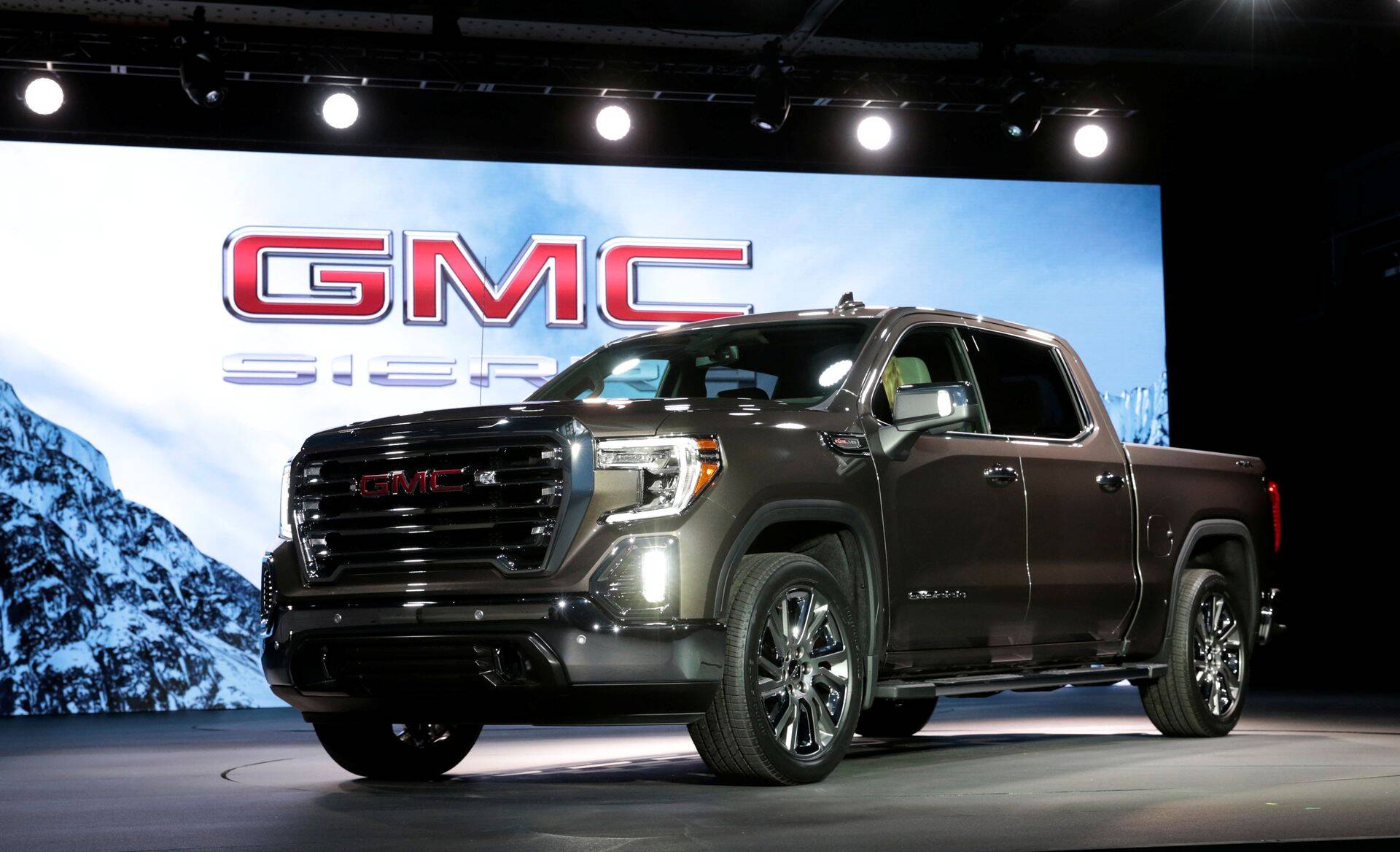 Uus 2019. aasta GMC Sierra pikap veok.