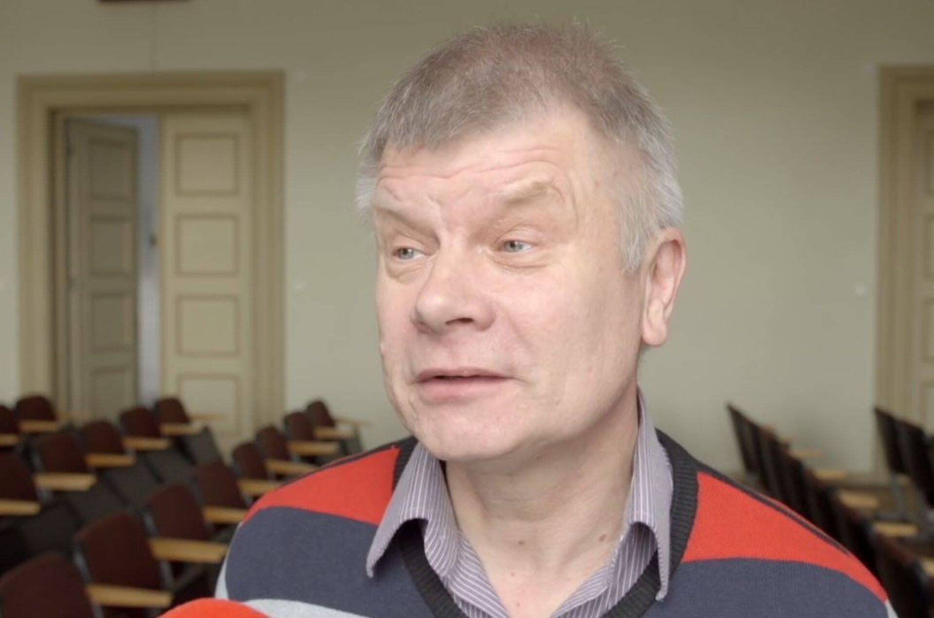 Viljandimaal tegutseva Pesuekspert OÜ omanik ja tegevjuht Tiit Jürmann kiitis nn 1000euroste arvete seadust.