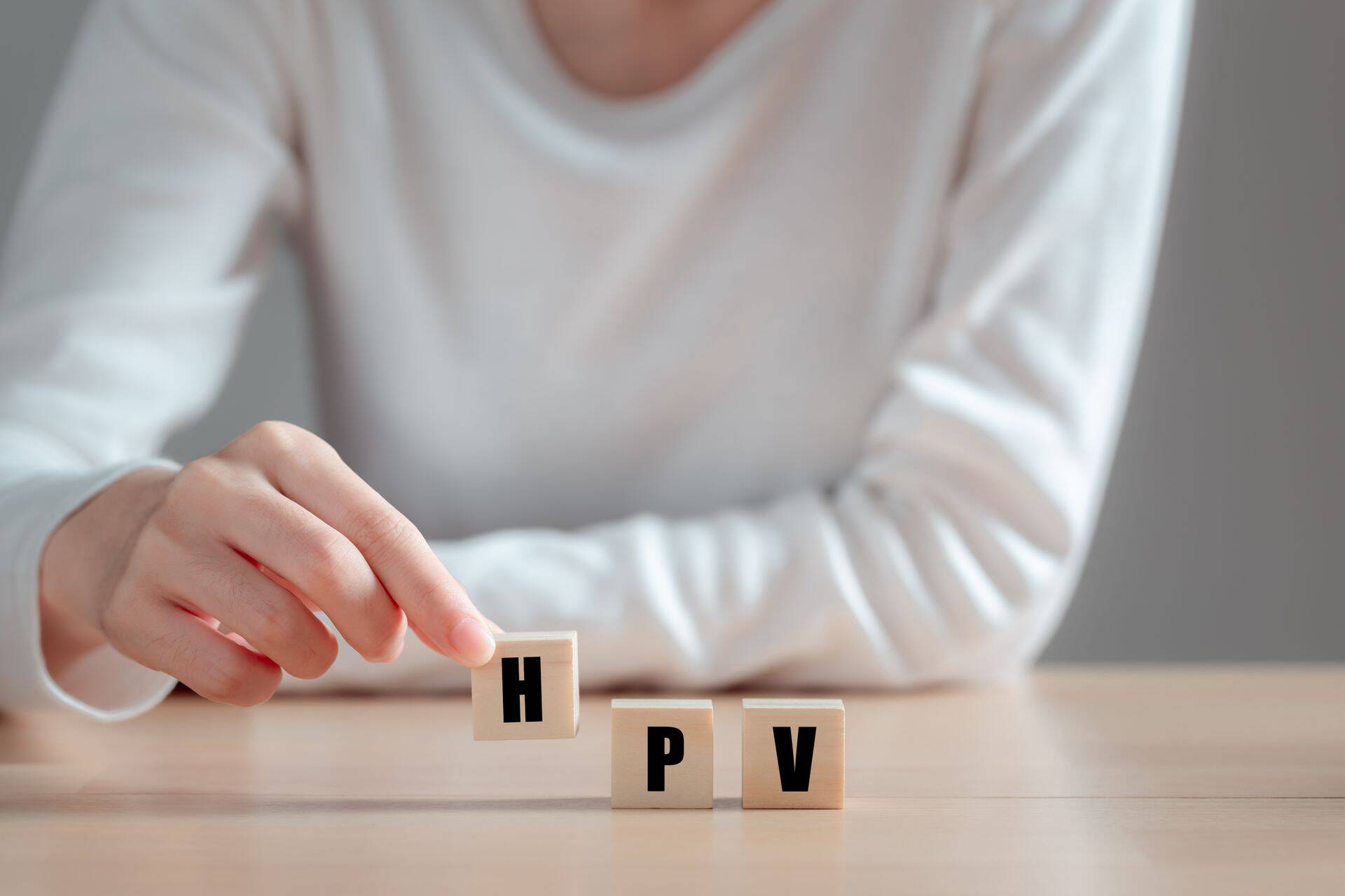 Eestis saavad järgmise aasta veebruarist end tasuta HPV vastu vaktsineerida kõik 12-18aastased noored.