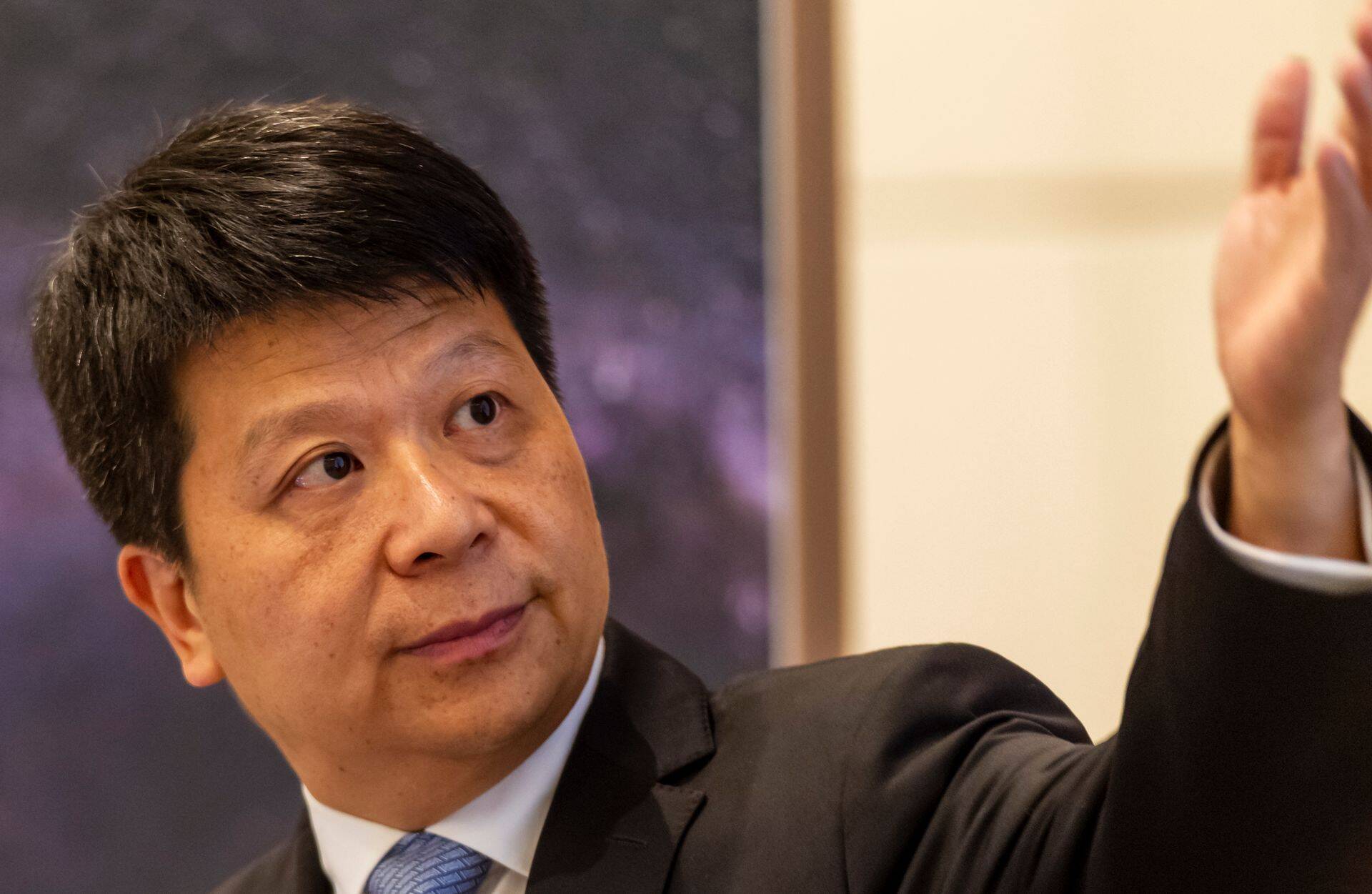 Huawei esimees Guo Ping süüdistas firma aastatulemuste esitlemisel USA-d "kaotaja hoiakus".