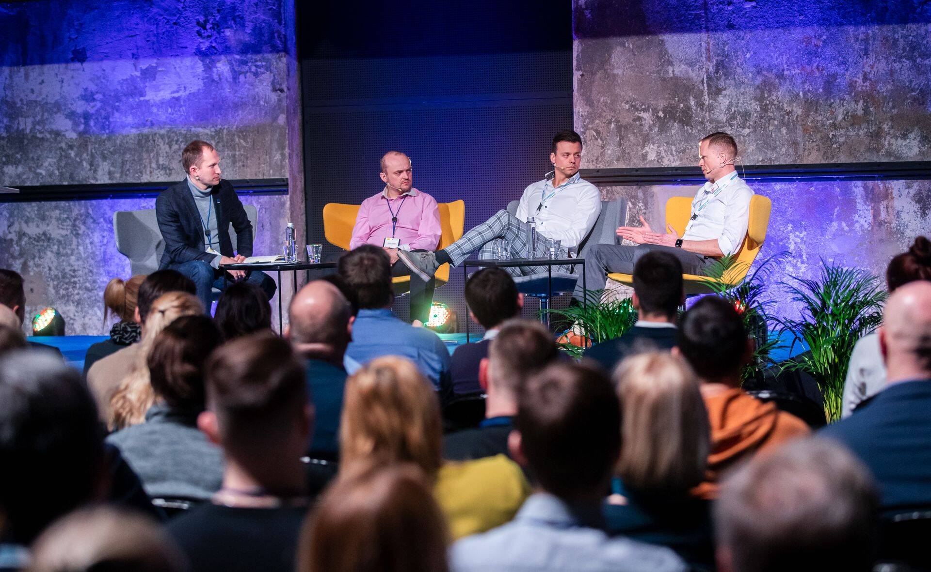 Vasakult: moderaator Aigar Vaigu, Reigo Rusing, Rait Rebane ja Mihkel Keinast.