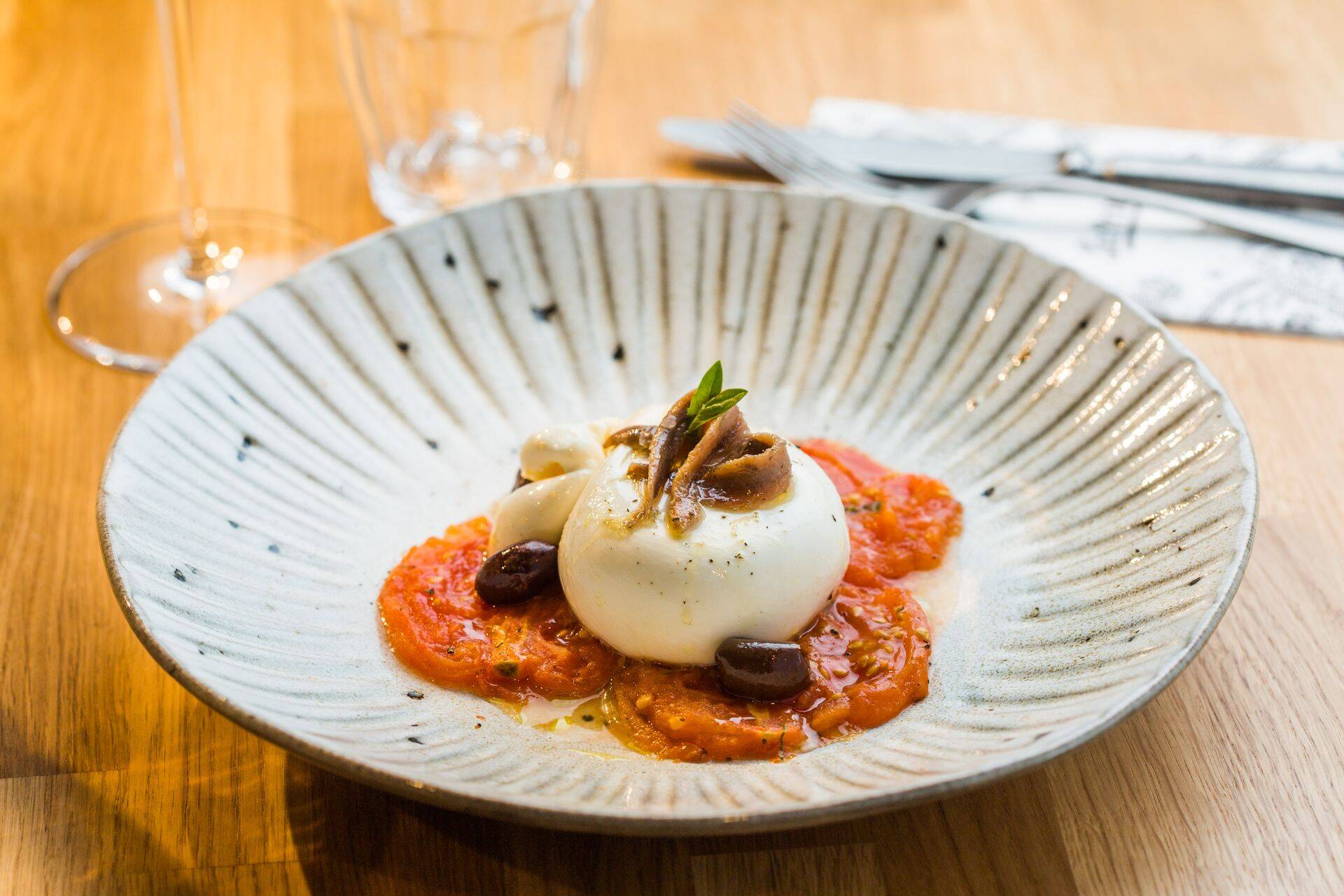 Mozzarella juust, mida pitsadel kasutatakse, tuuakse iga kolme nädala tagant värskena Itaaliast