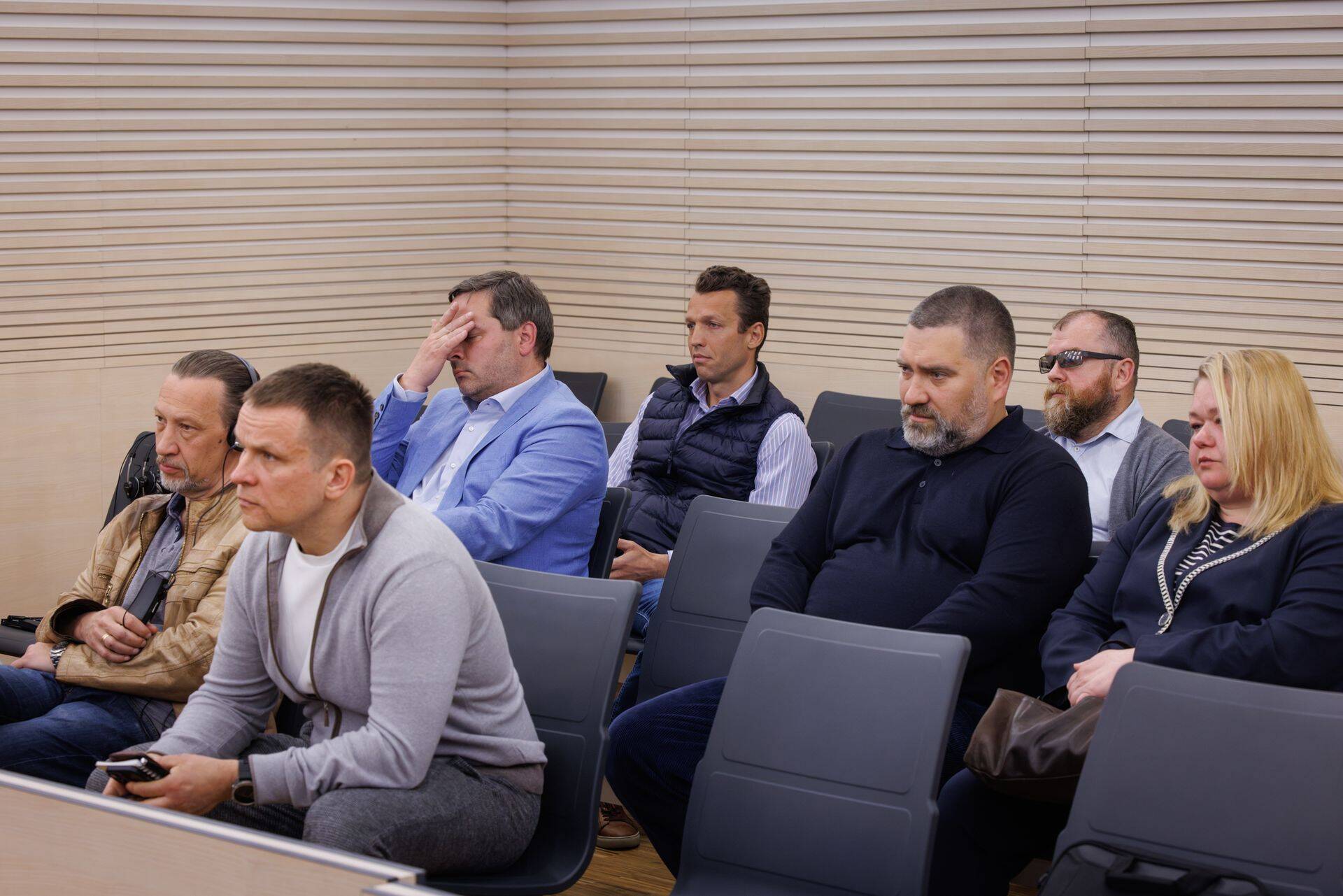 Esiplaanil hallis kampsunis Juri Kidjajev, teisest reas vasakult Marko Teder, Mihhail Murnikov, Natalja Komarov, tagumises reas vasakult Jevgeni Agnevštšikov ja Erik Lidmets.