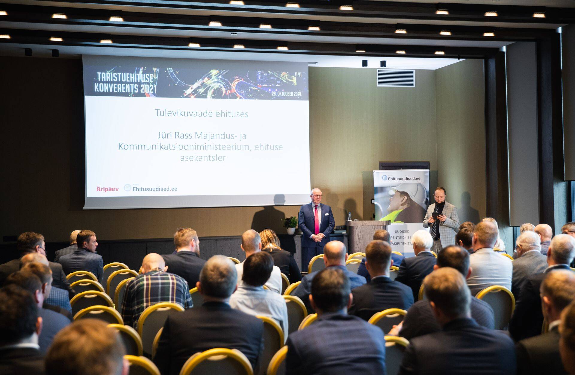 Taristuehituse konverentsil kõneles MKMi asekantsler Jüri Rass ehituse pikast vaatest.