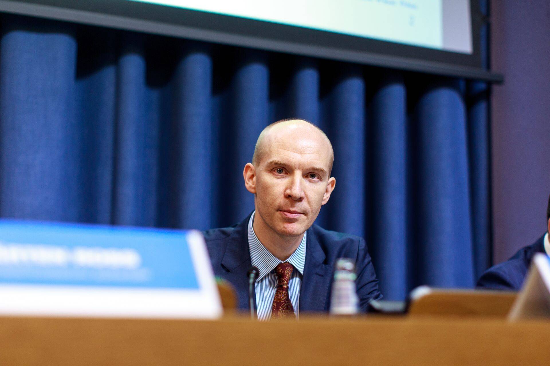 Eesti Panga asepresident Madis Müller ütles, et kui Eesti kehtestaks lähipiirkonnas ainsana finantstehingute maksu, oleks sel pigem negatiivne mõju.