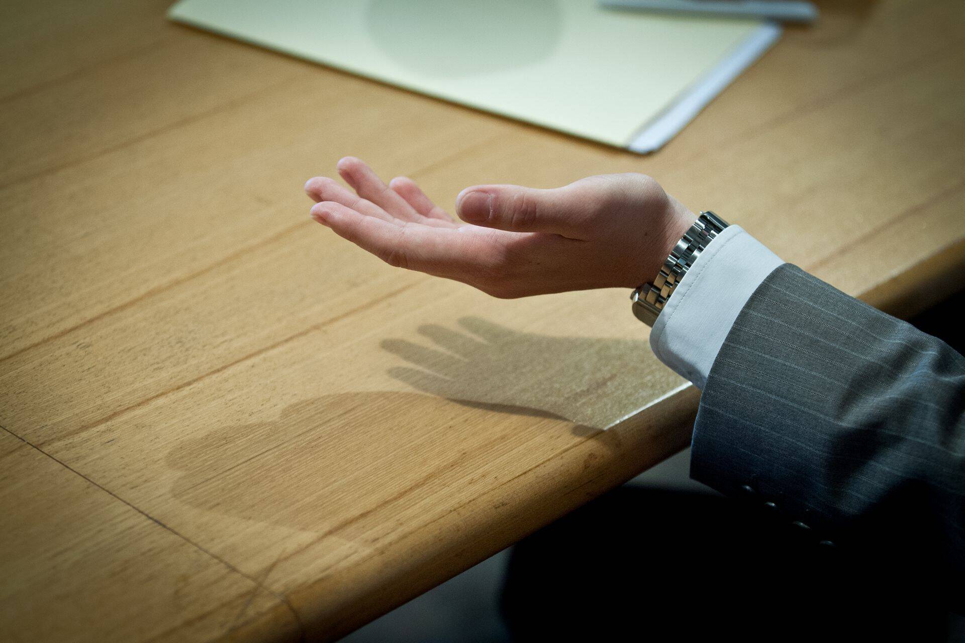 Mustalt raha vastu võtta ei tasu.