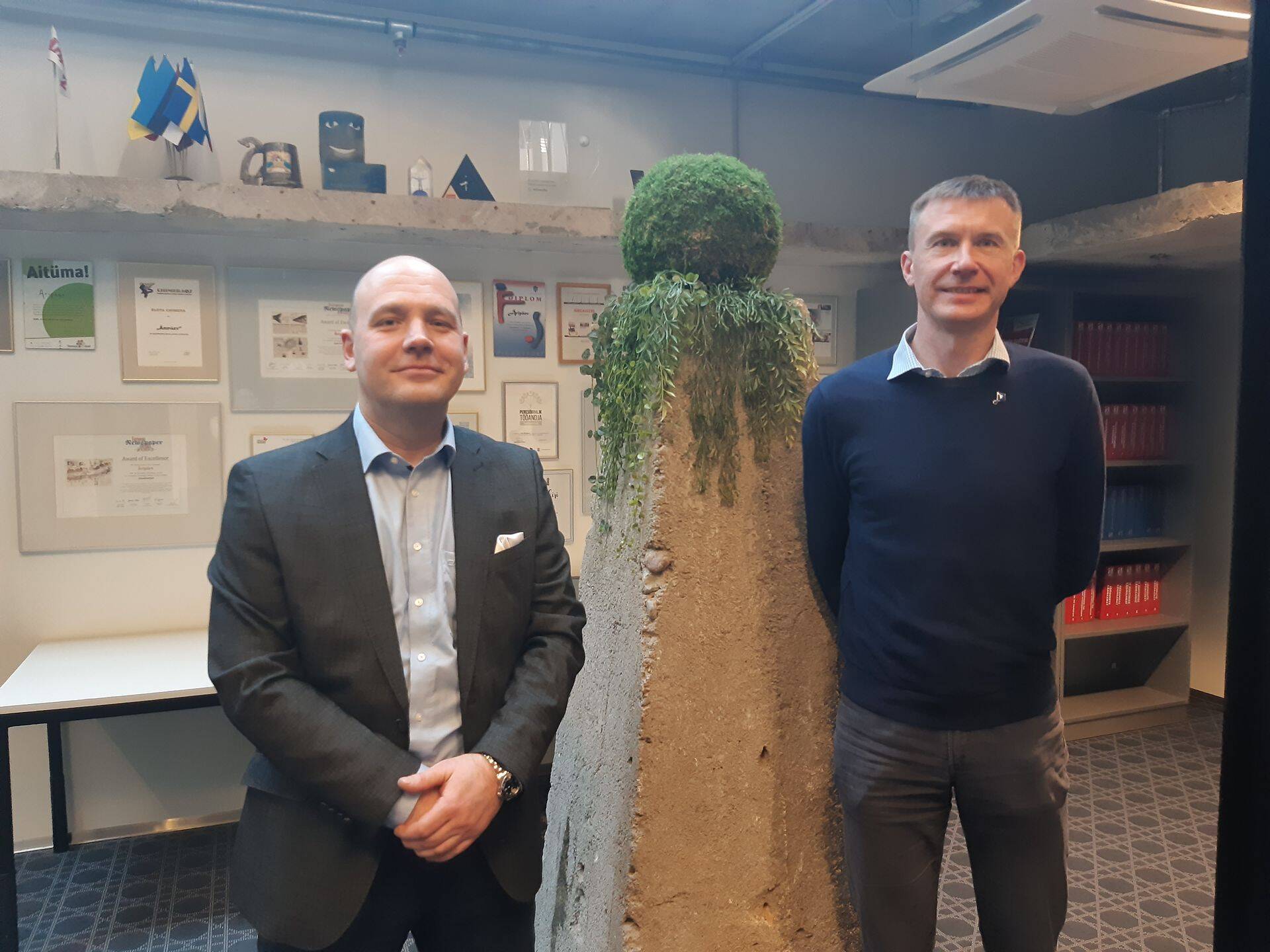 Merko Ehitus Eesti juht Ivo Volkov ning AS Framm juhatuse liige Rasmus Kurm Äripäevas.