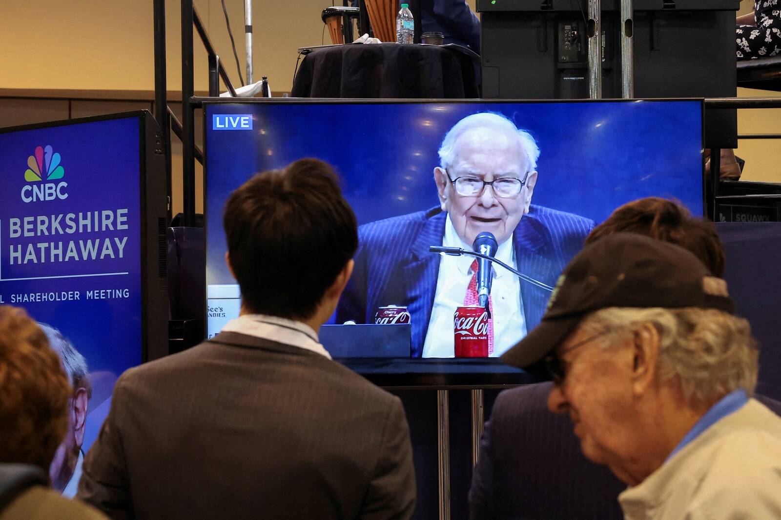 Legendaarne Warren Buffett esinemas aktsionäridele tänavu mais Berkshire Hathaway aktsionäride koosolekul USAs Omahas.