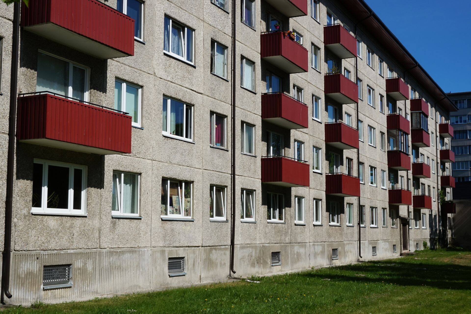 Korda tehtud rõdudega kortermaja Tallinnas Mustamäel