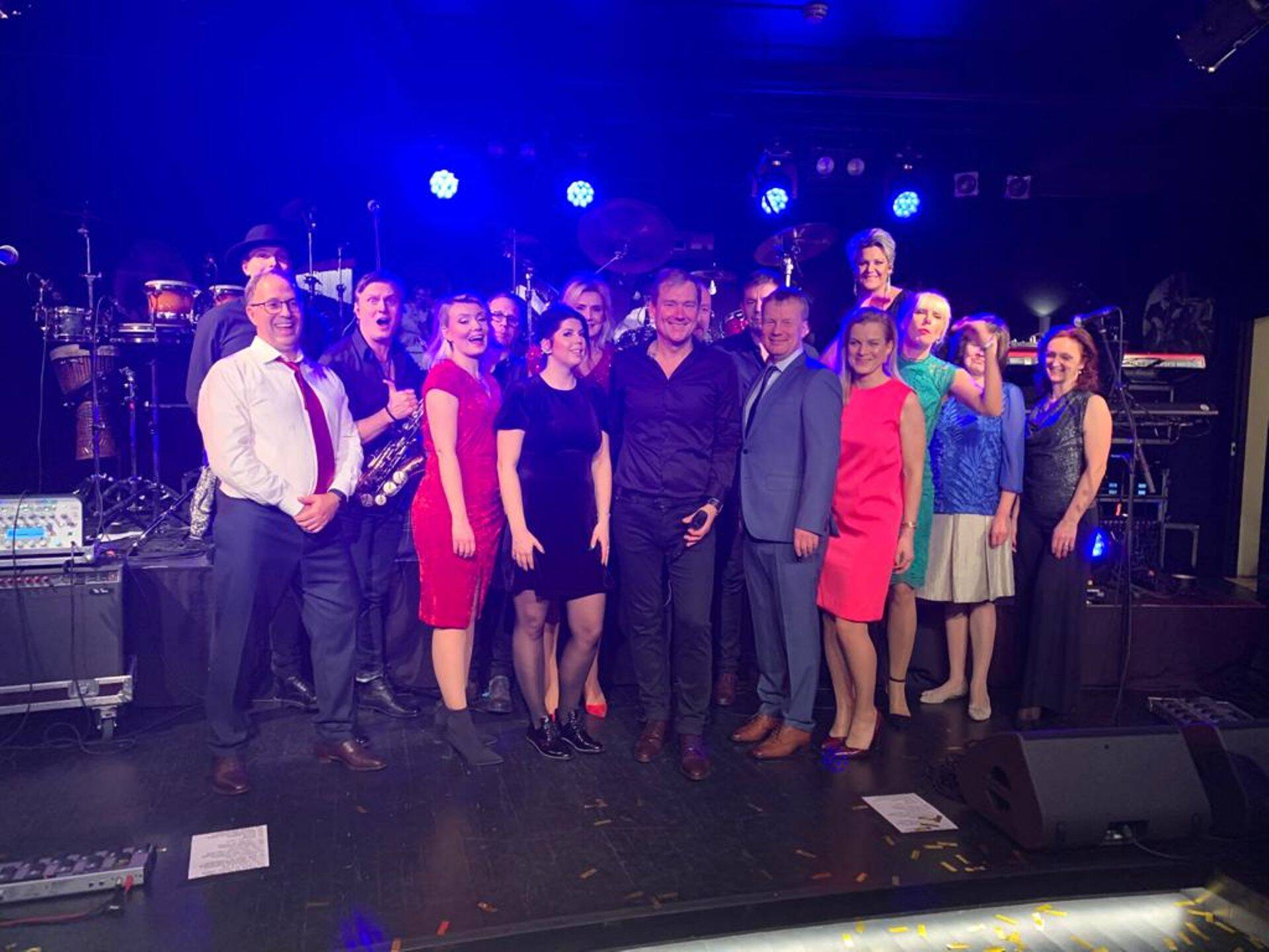 Port One OÜ toimekas kollektiiv koos toetusrühmaga väljateenitud puhkust nautimas