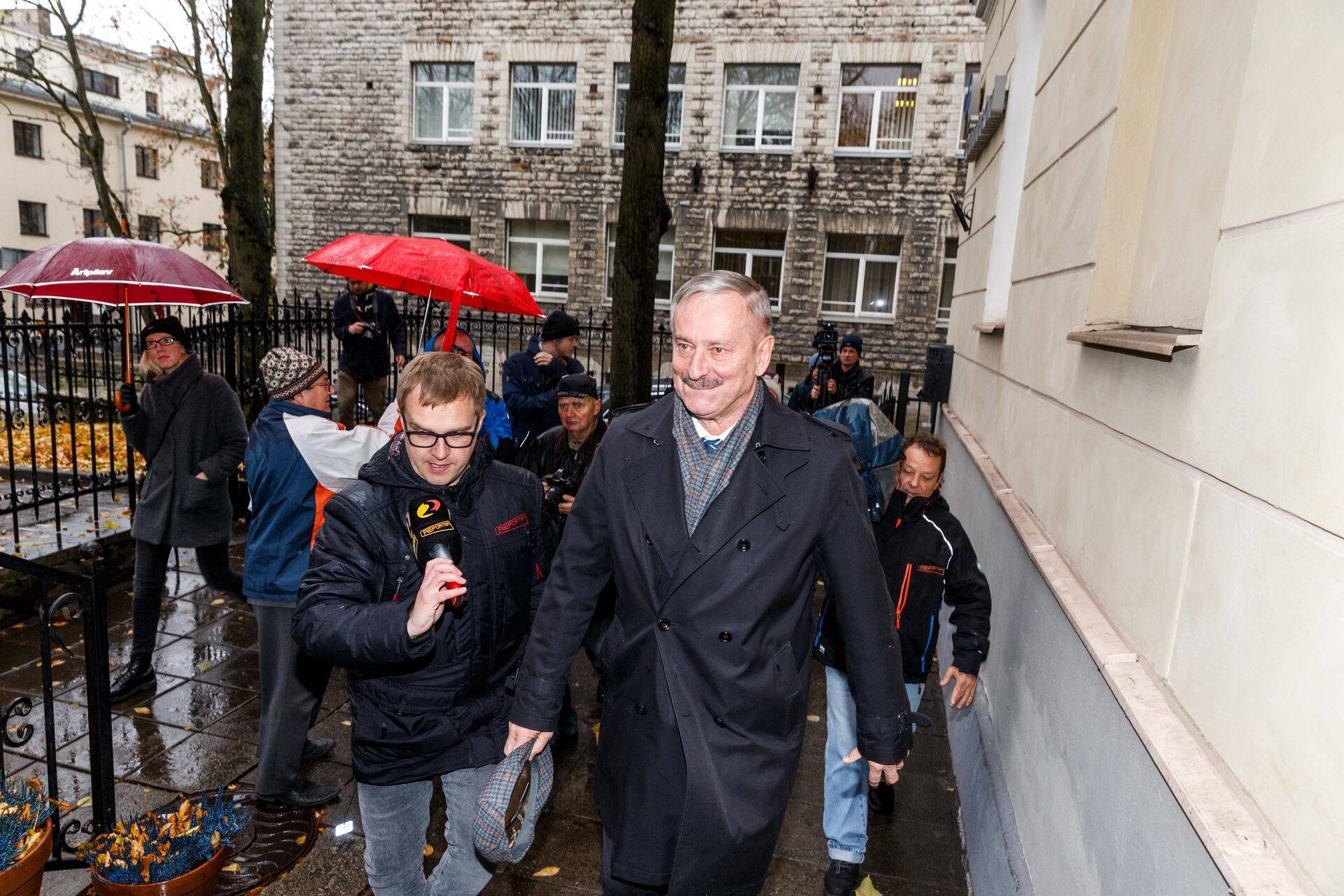 Reformerakonna juhatus kogunes täna hommikupoolikult erakonna peakontorisse.