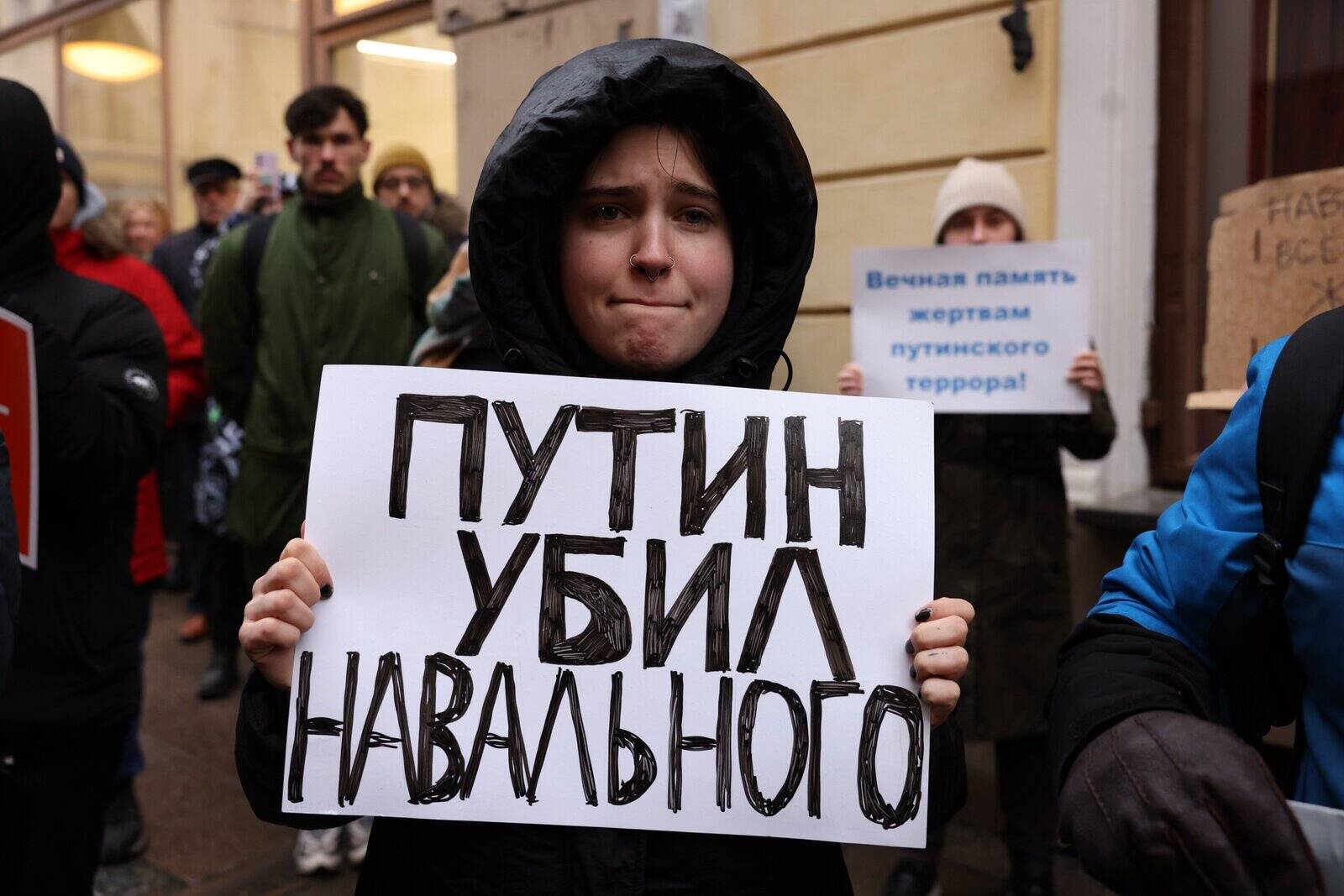 В Таллинне у посольства РФ прошел митинг протеста.