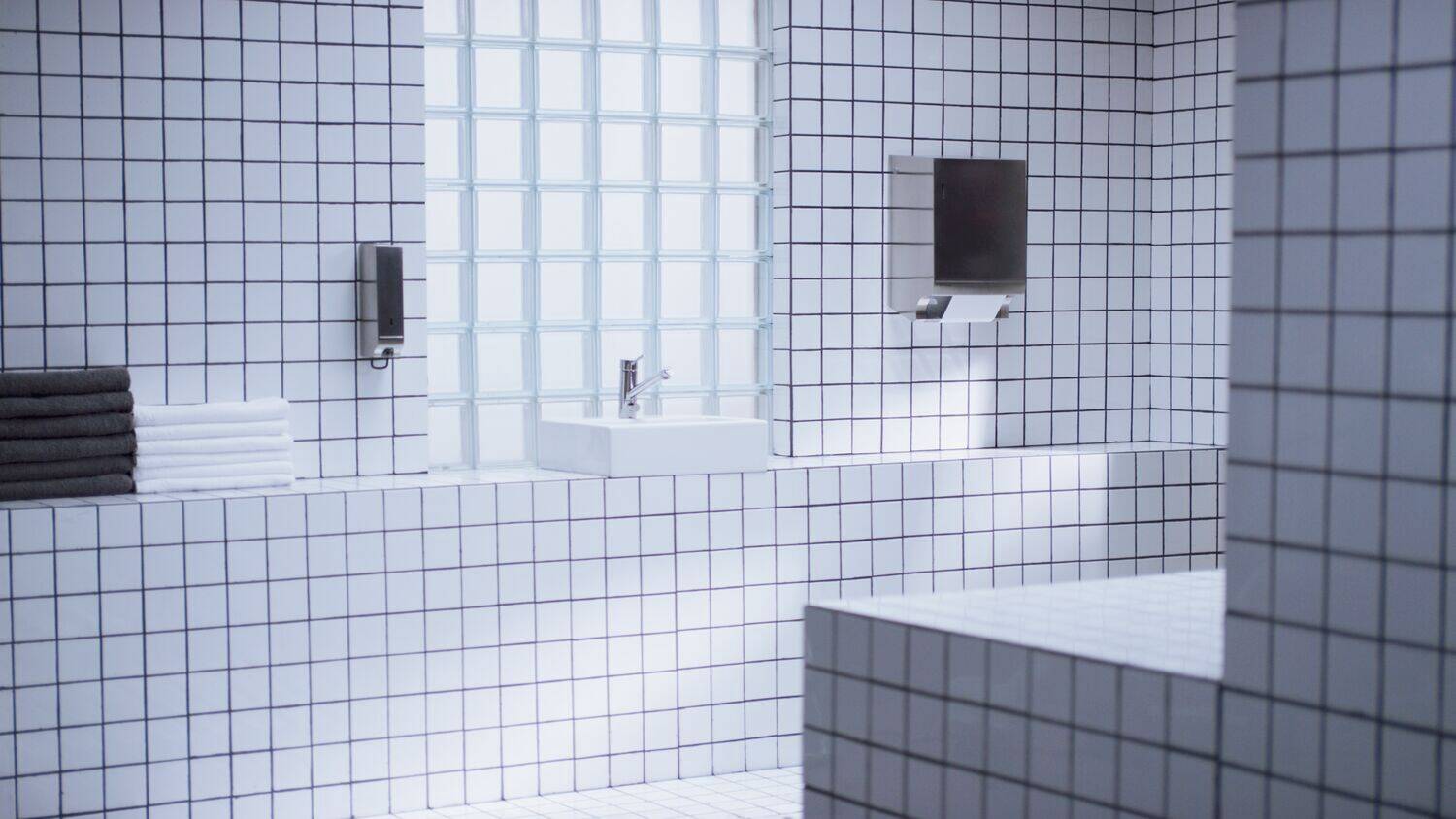 Puuvillane kätekuivatusrull kaotab asutuse tualettidest kätekuivatuspaberid ja sellega koos ka suured paberrätikute prügikastid, tänu millele on üldilme puhtam ja professionaalsem