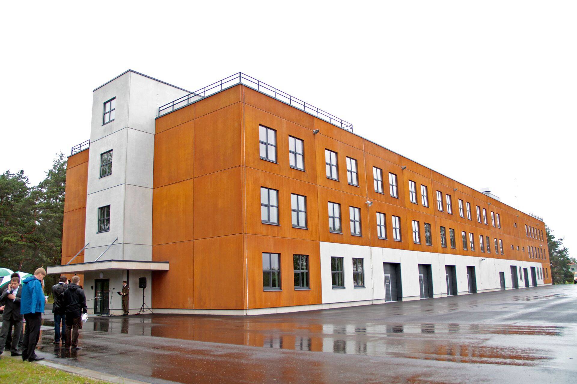 Tapale ehitatav liitlaste kasarmu projekt koostatakse 2014. aastal Võrru ehitatud Kaitseväe Ühendatud Õppeasutuste lahingukooli kasarmu-õppehoone baasil