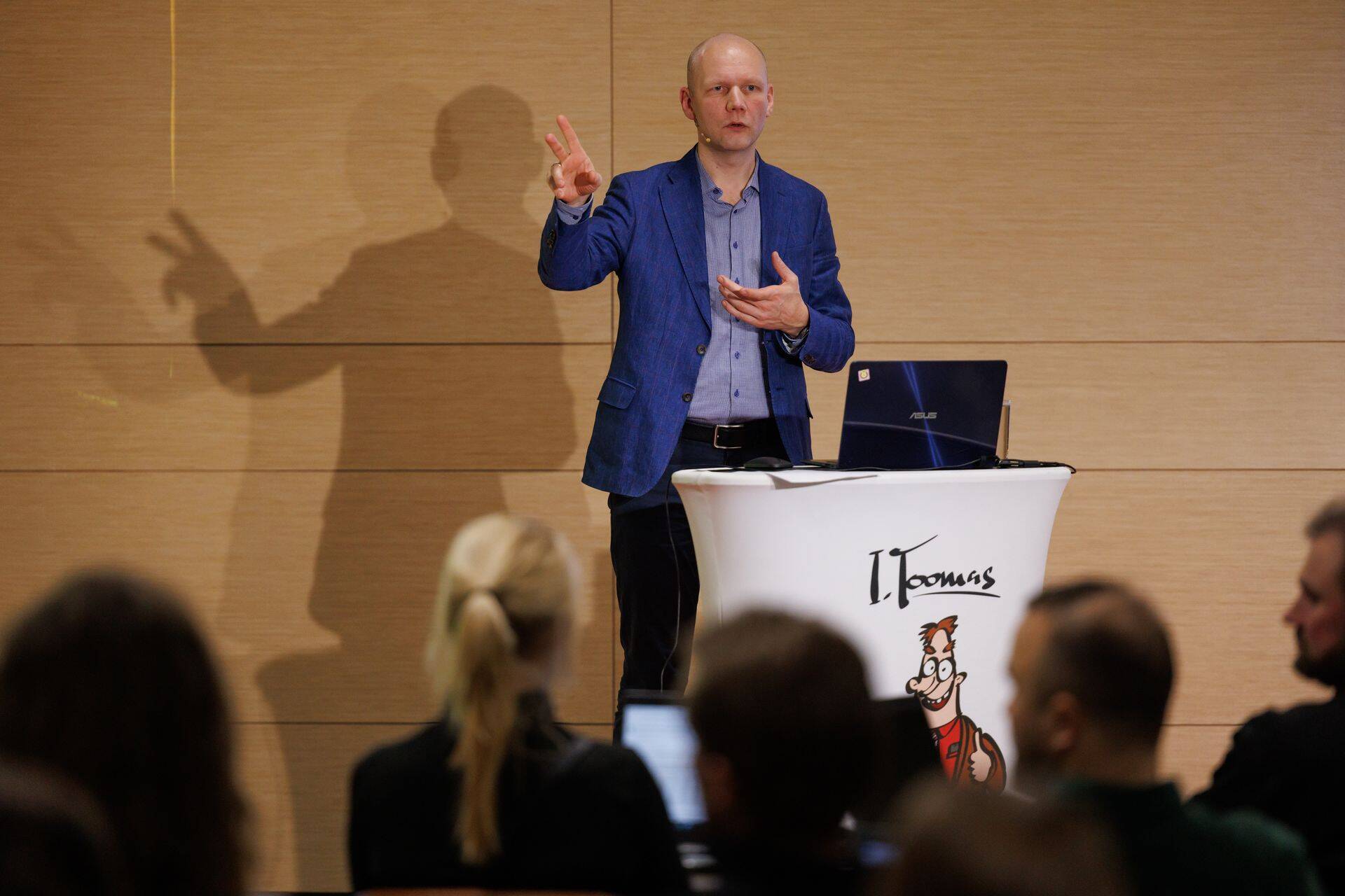 Stereotüüpmõtlemine kinnisvara üürimisest on see, et omanikul tuleb öösel minna üürniku tualetiummistusi likvideerima. "No mis korter see on, kus tuleb vetsu ummistusi pidevalt likvideerida,"  on kinnisvaraekspert Tõnu Toompark hämmingus. Tema pole seda kordagi oma praktikas pidanud tegema.