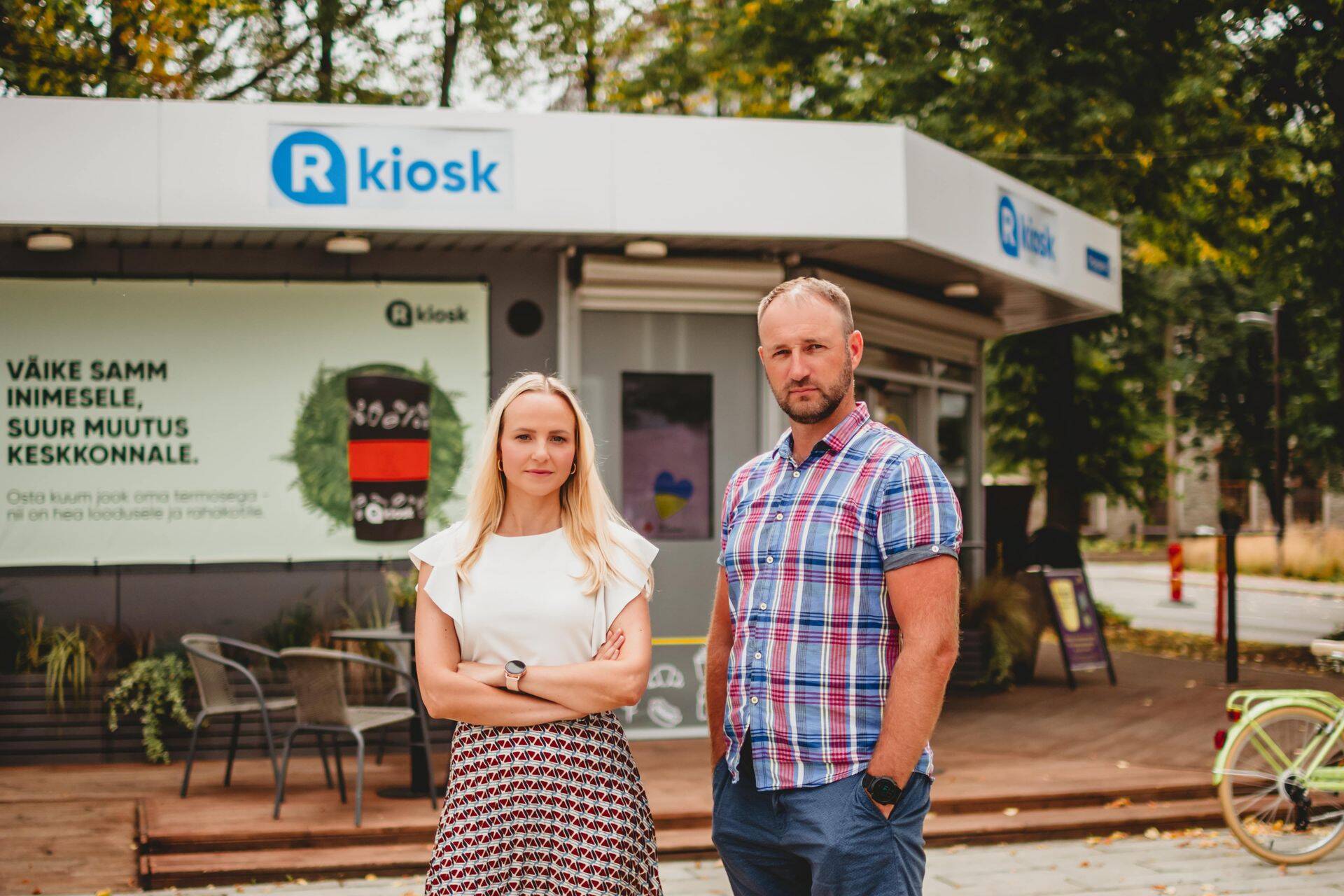 Reitan Convenience Estonia innovatsiooni- ja turundusvaldkonna juht Berit Heinmets ning arendus- ja haldusjuht Ingvar Põld.