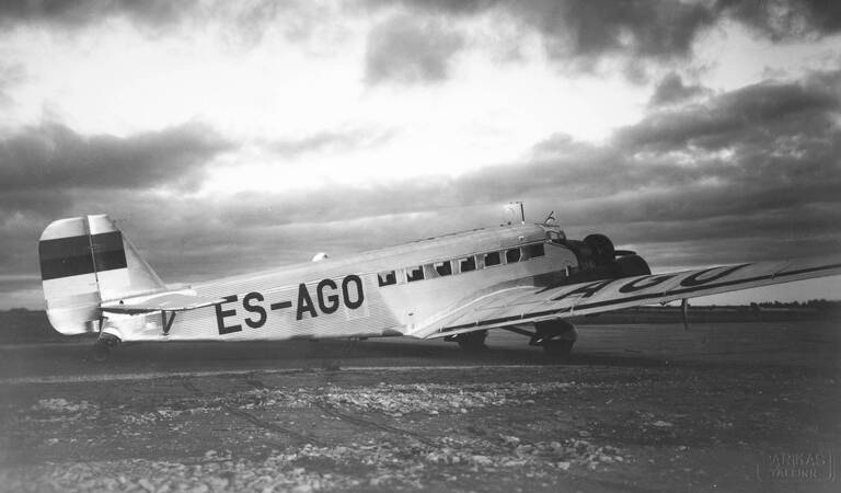 Eesti lennufirma AGO, tollal ainus rahvuslik lennufirma Baltikumis, selle lennuk Tante Ju tegi lende 1940. aasta kevadel ja suvel.