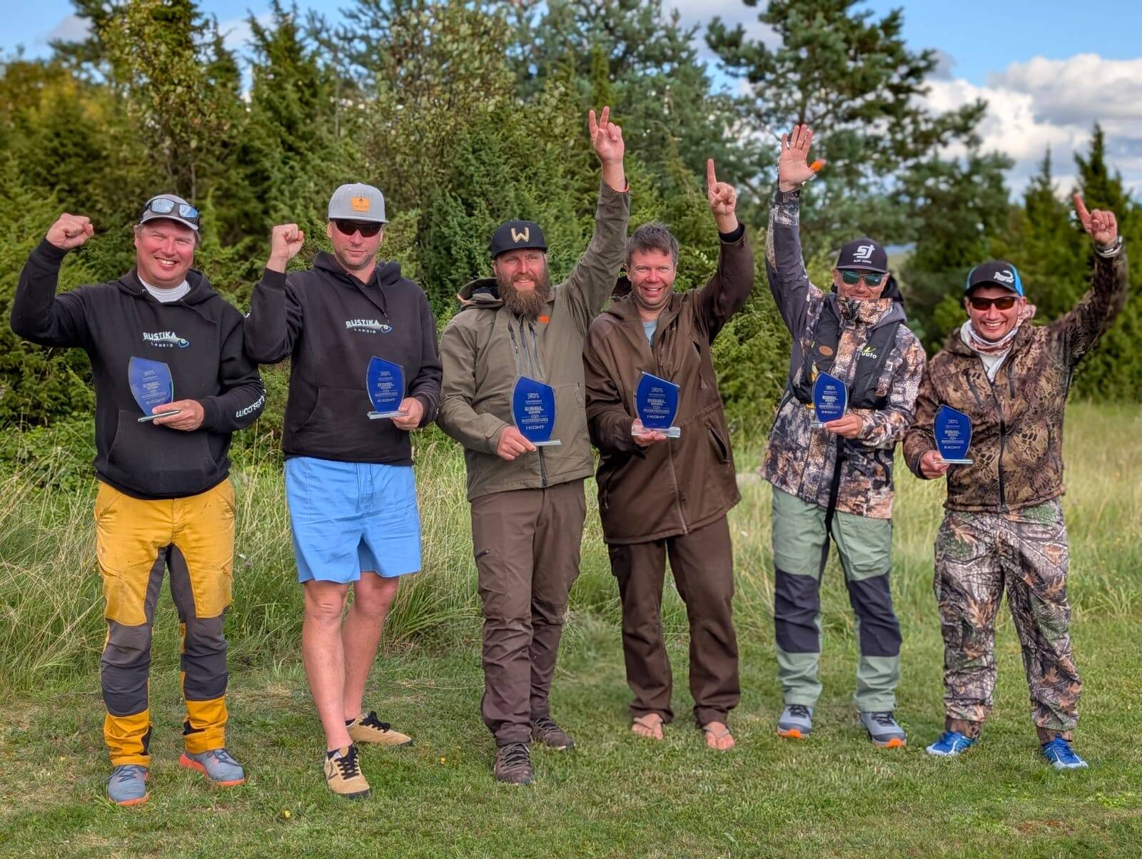 Spinningupüügi Eesti meistrivõistluste esikolmik: pronksimehed Martin Aule ja Vahur Hänilane, kullavõitjad Siim Enders ja Janno Jaadla ning hõbedane paatkond Juhko Voomets ja Robert Samarüütel.