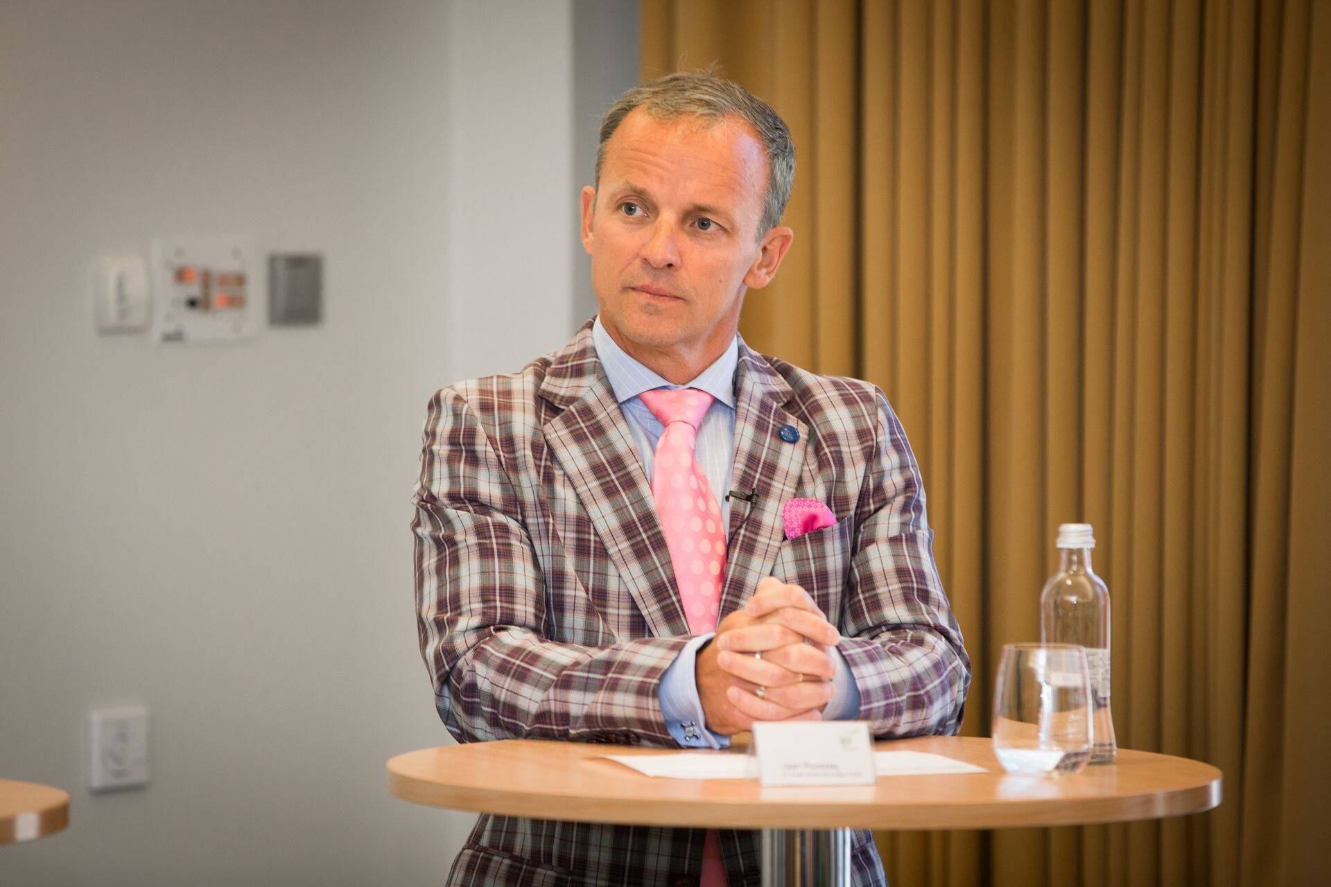 Krimelte omanik Jaan Puusaag on olnud aastaid Heateo nõukogus ning projektide nõustamise juures. Nüüd jõudis kätte aeg aidata projekte ka jõuga, sõnas ta.