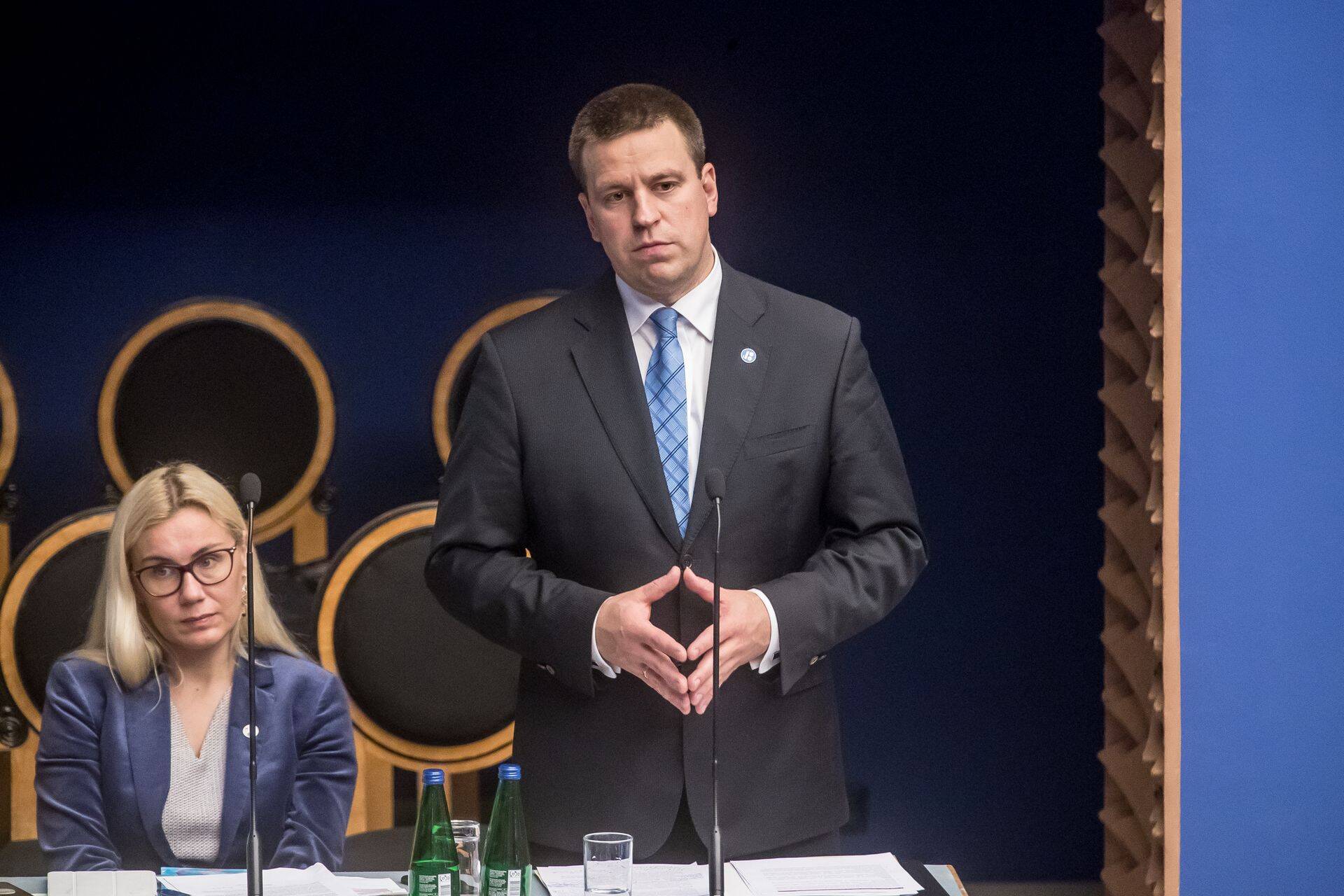 Riigieelarve üleandmine. FOTO:SANDER ILVEST/EESTI MEEDIA