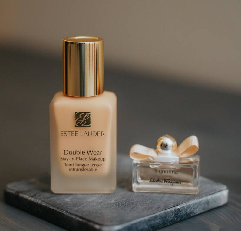 ESTÉE LAUDER kaubamärk ehitati üles pühendumuse ja kire najal. Brändi filosoofia on lihtne – iga naine võib olenemata vanusest kaunis välja näha.